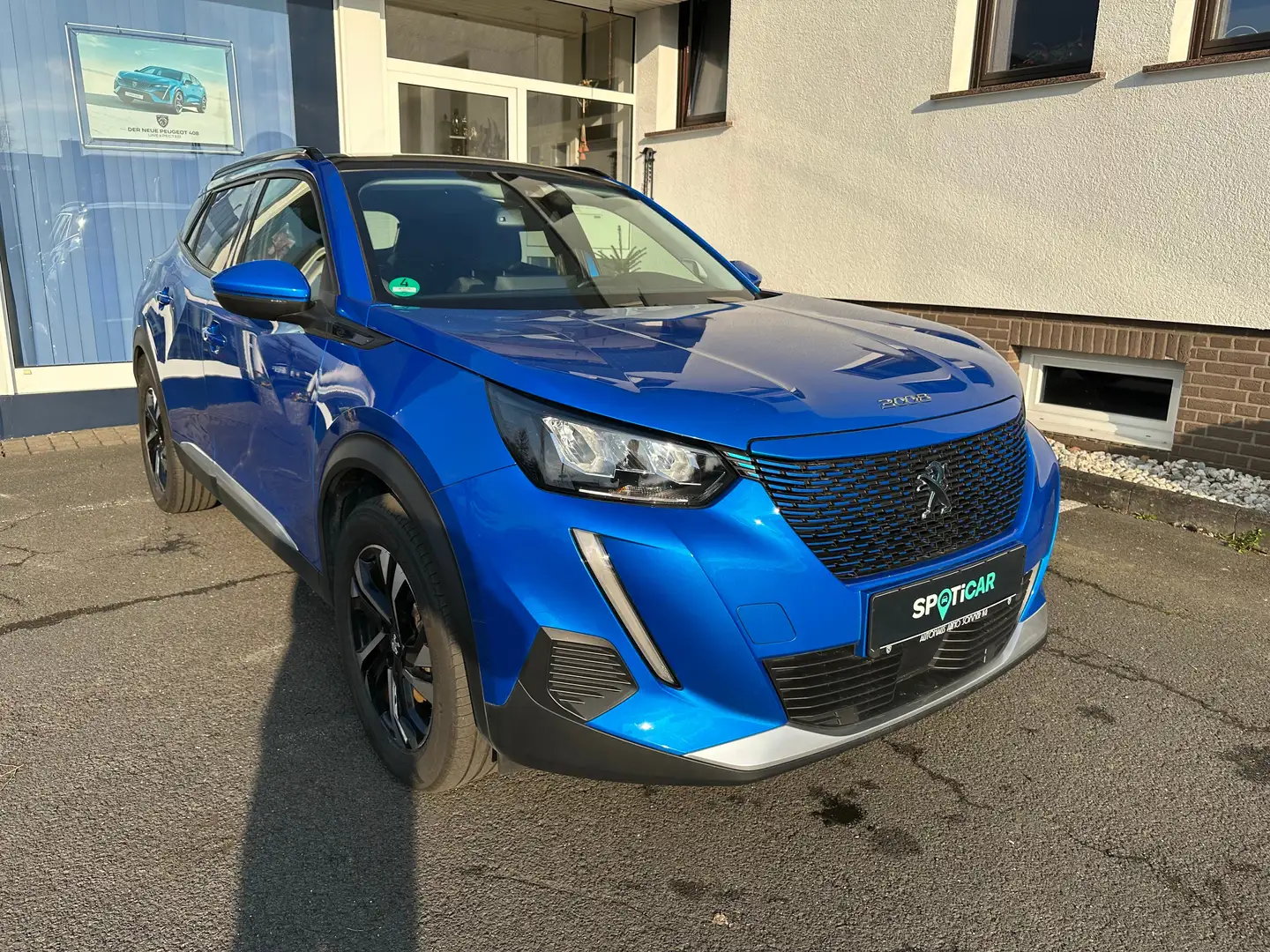 Peugeot 2008 Allure 136 Elektro Blau - 2