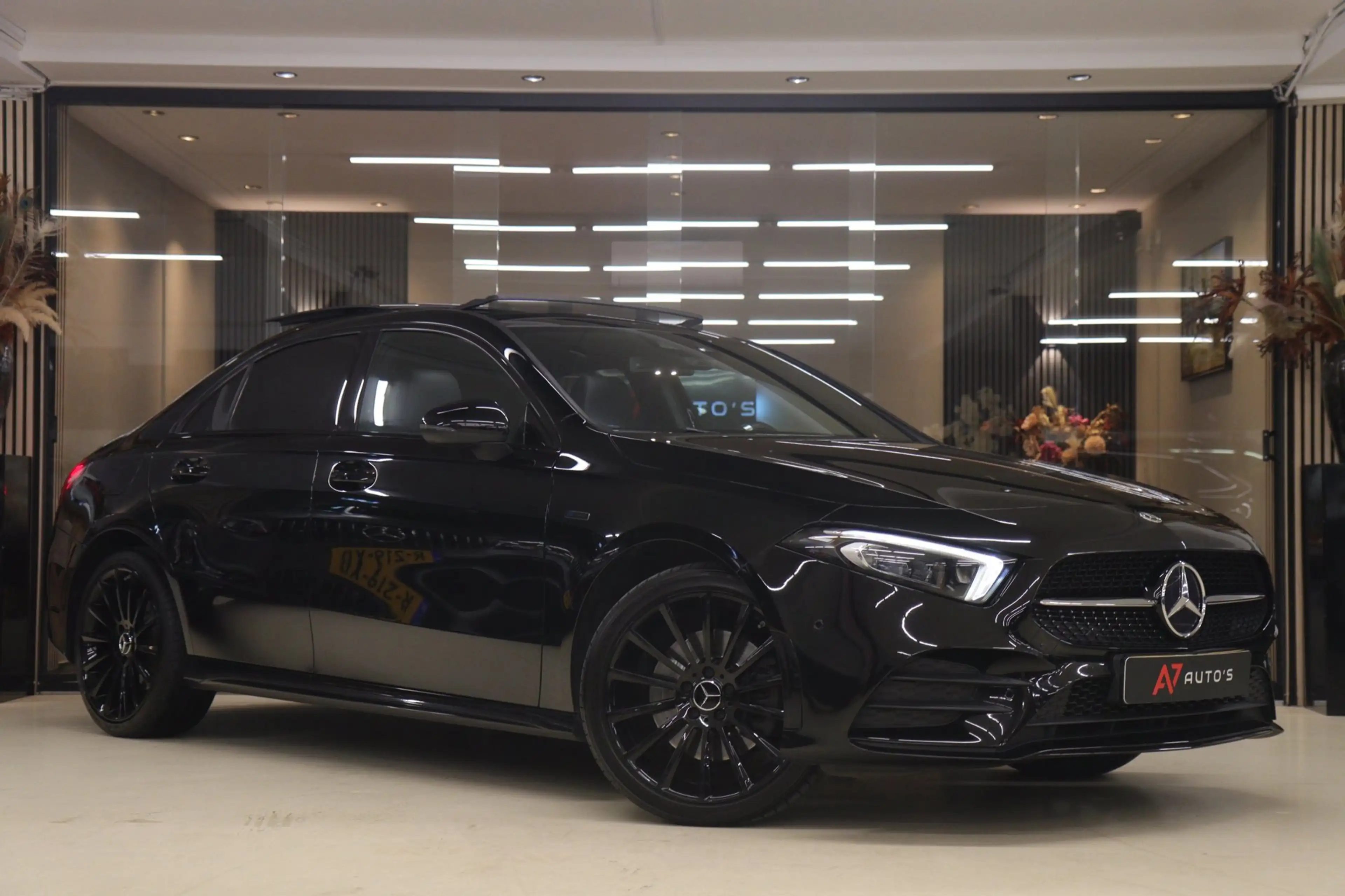 Mercedes-Benz A 250 e Premium Plus AMG NIGHT PAKKET PANO/BLACKSTYLE/CA — photo 3