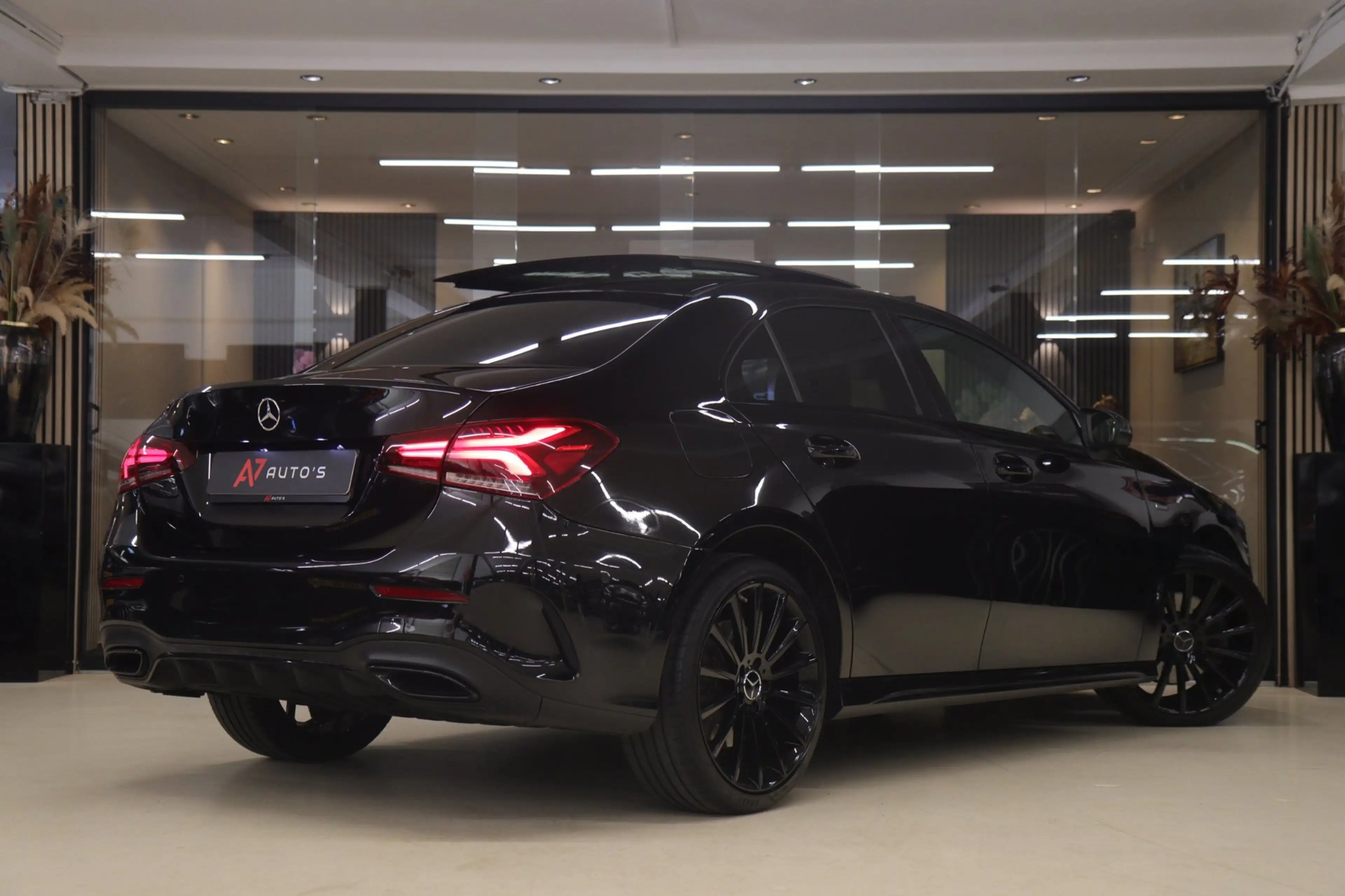 Mercedes-Benz A 250 e Premium Plus AMG NIGHT PAKKET PANO/BLACKSTYLE/CA — photo 4