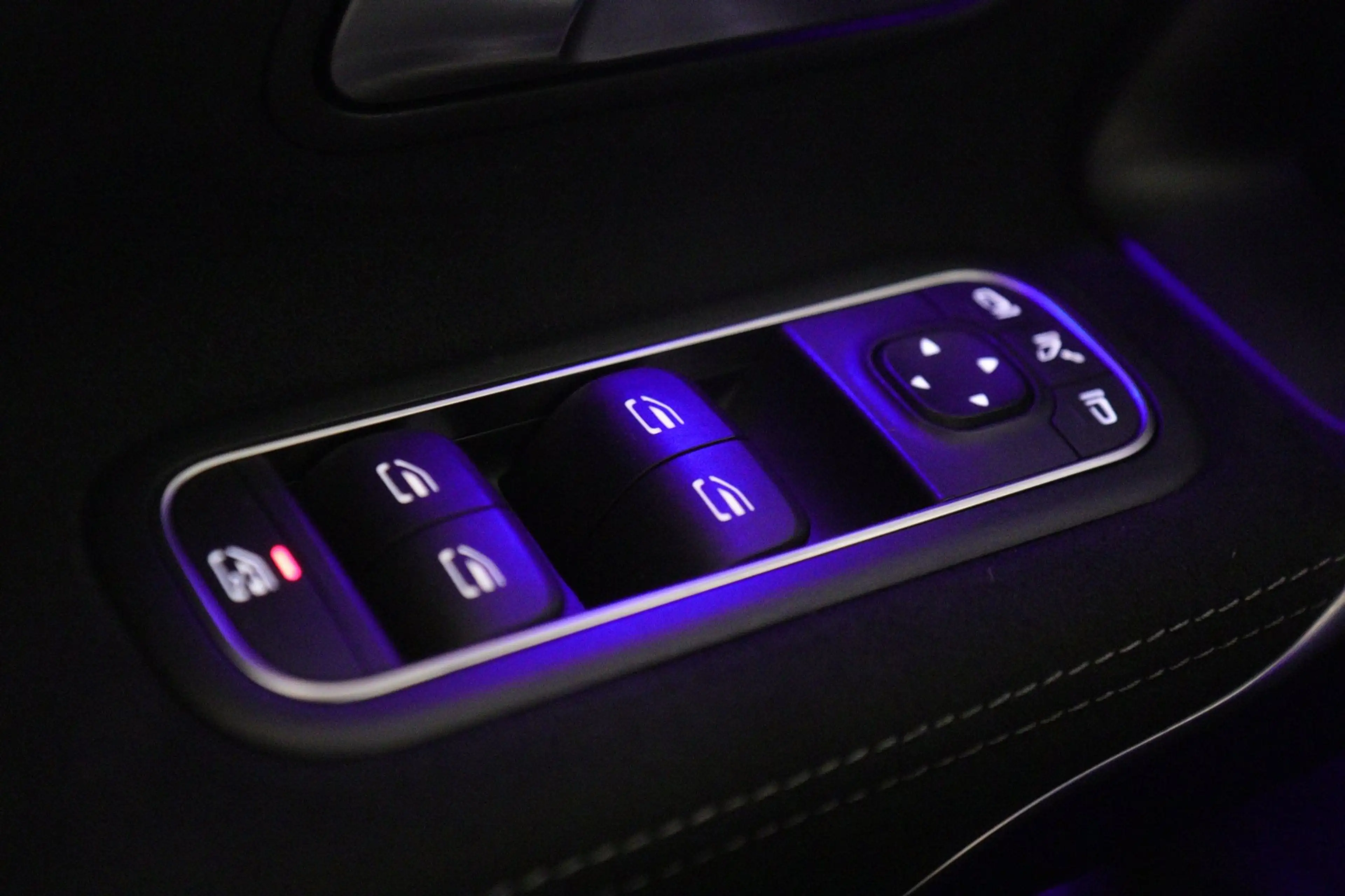 Mercedes-Benz A 250 e Premium Plus AMG NIGHT PAKKET PANO/BLACKSTYLE/CA — photo 31