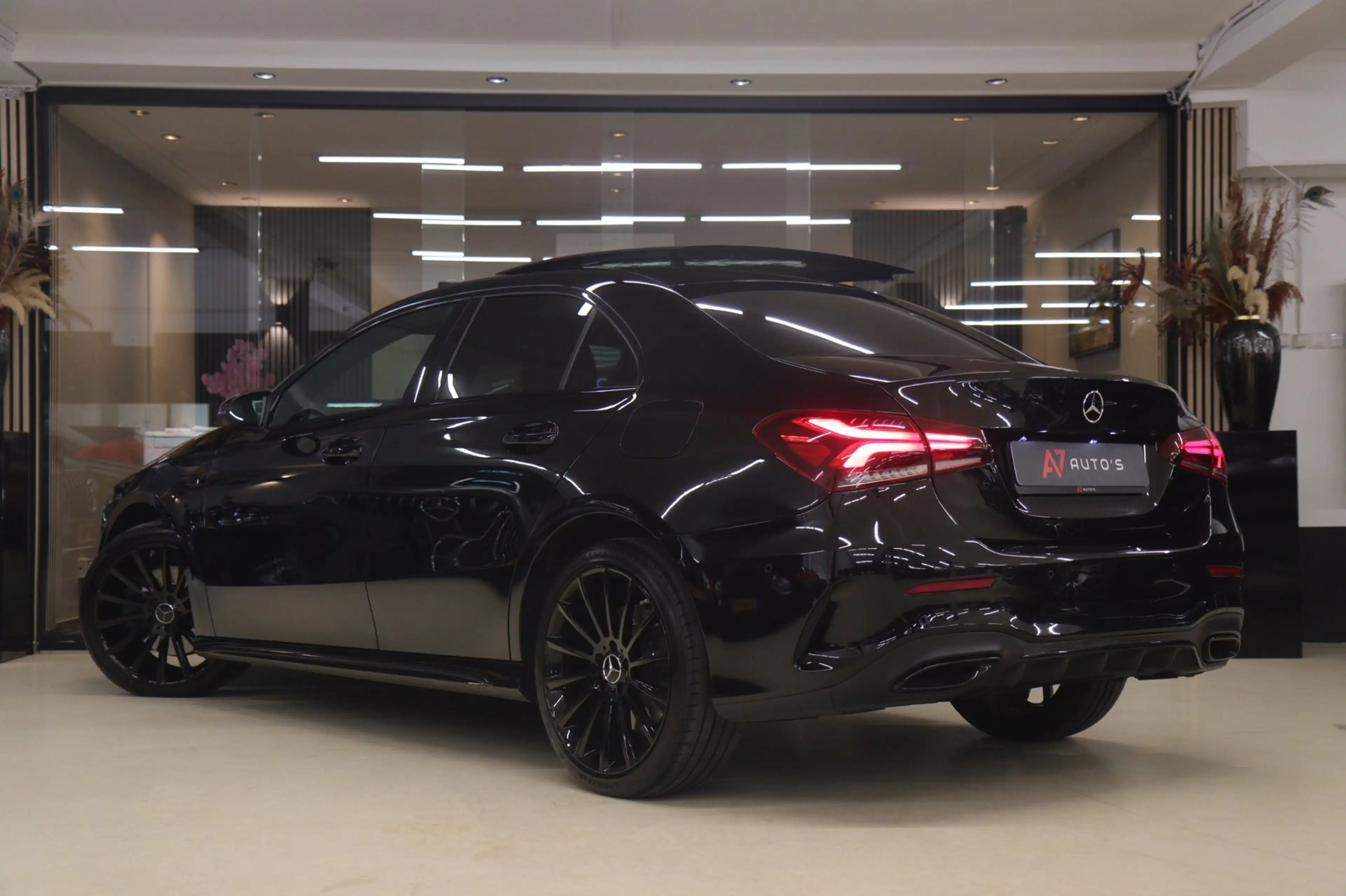 Mercedes-Benz A 250 e Premium Plus AMG NIGHT PAKKET PANO/BLACKSTYLE/CA — photo 2