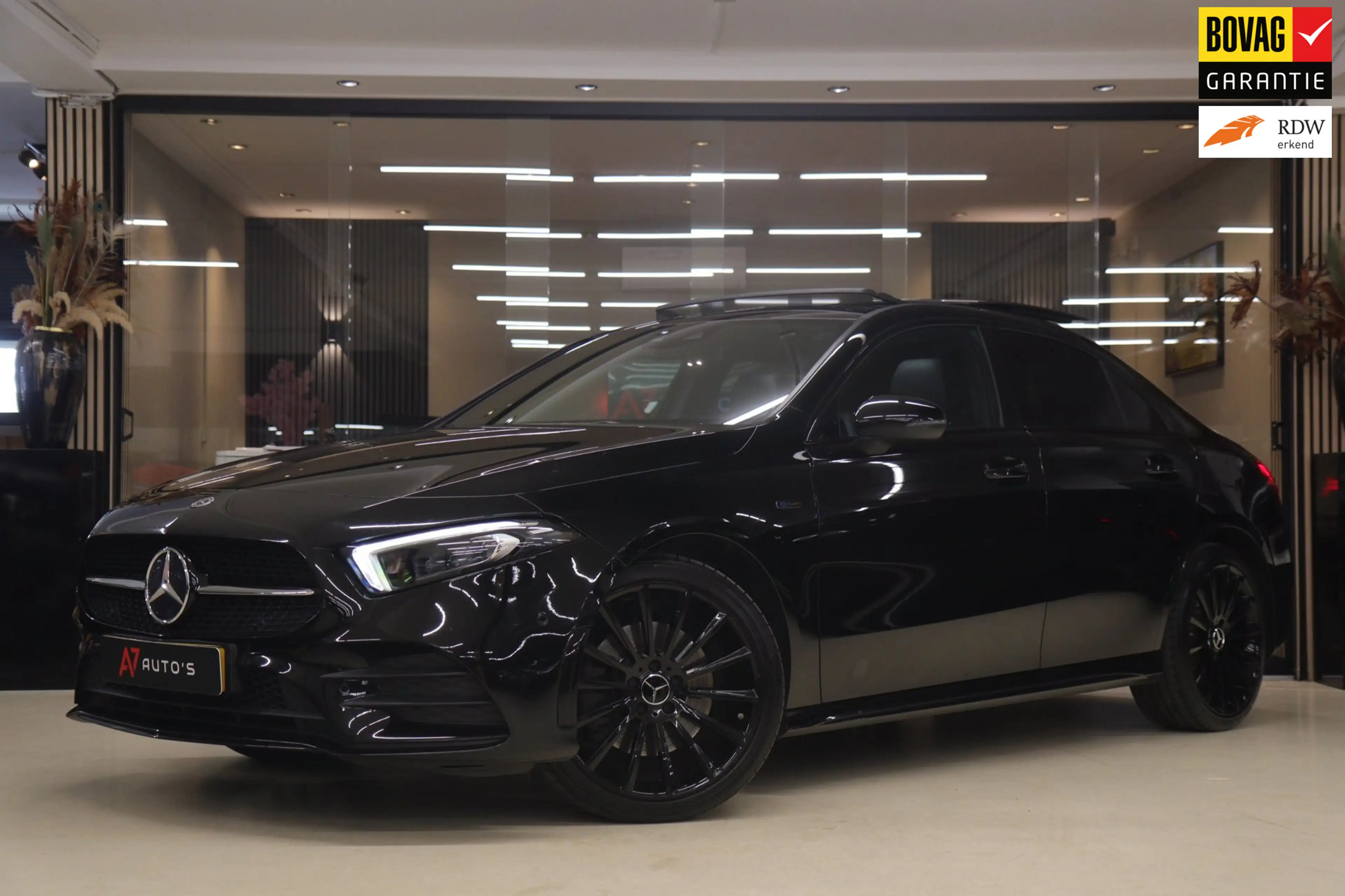 Mercedes-Benz A 250 e Premium Plus AMG NIGHT PAKKET PANO/BLACKSTYLE/CA