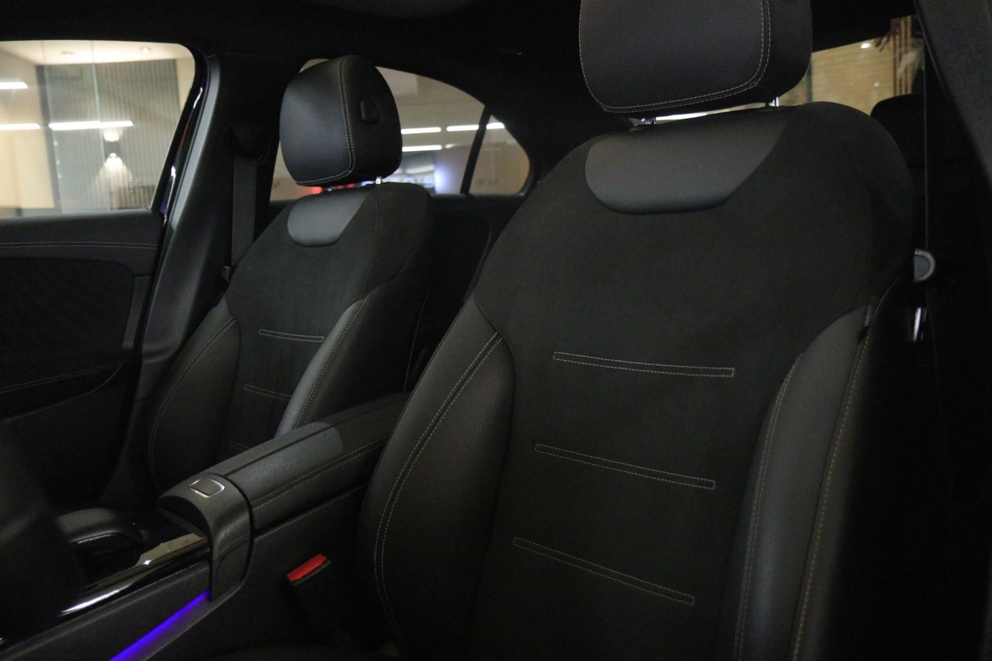 Mercedes-Benz A 250 e Premium Plus AMG NIGHT PAKKET PANO/BLACKSTYLE/CA — photo 11