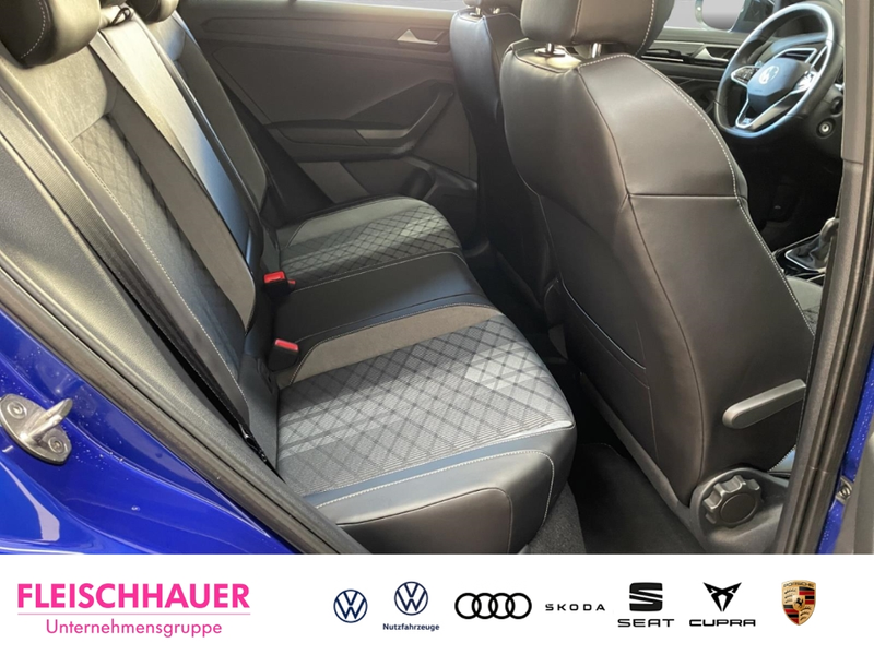 Volkswagen T-Roc 1,5 TSI R-Line ACC Navi AHK Pano Tel.-Vorb. DAB LE — photo 10