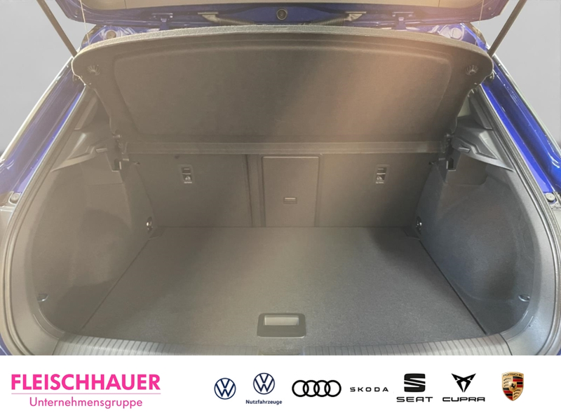 Volkswagen T-Roc 1,5 TSI R-Line ACC Navi AHK Pano Tel.-Vorb. DAB LE — photo 7