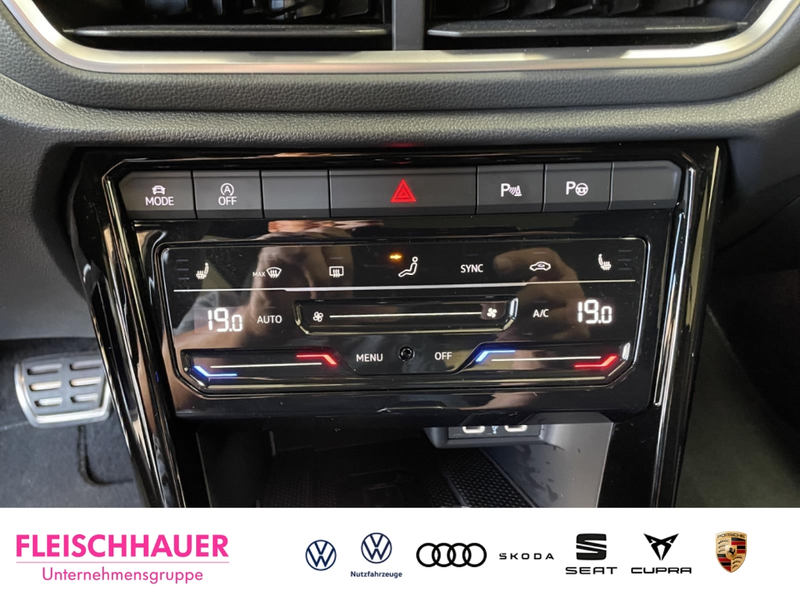Volkswagen T-Roc 1,5 TSI R-Line ACC Navi AHK Pano Tel.-Vorb. DAB LE — photo 14