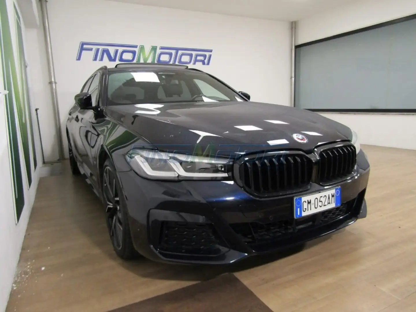 BMW 540 d 48V xDrive Touring Msport Blauw - 2