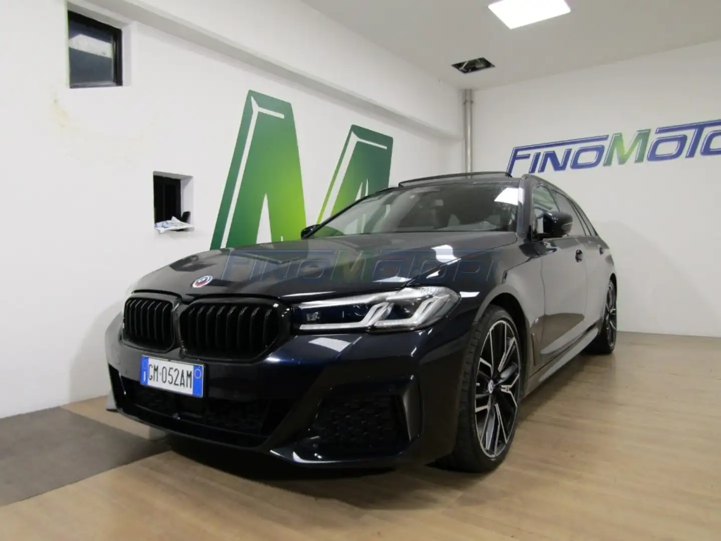 BMW 540 d 48V xDrive Touring Msport Blauw - 1