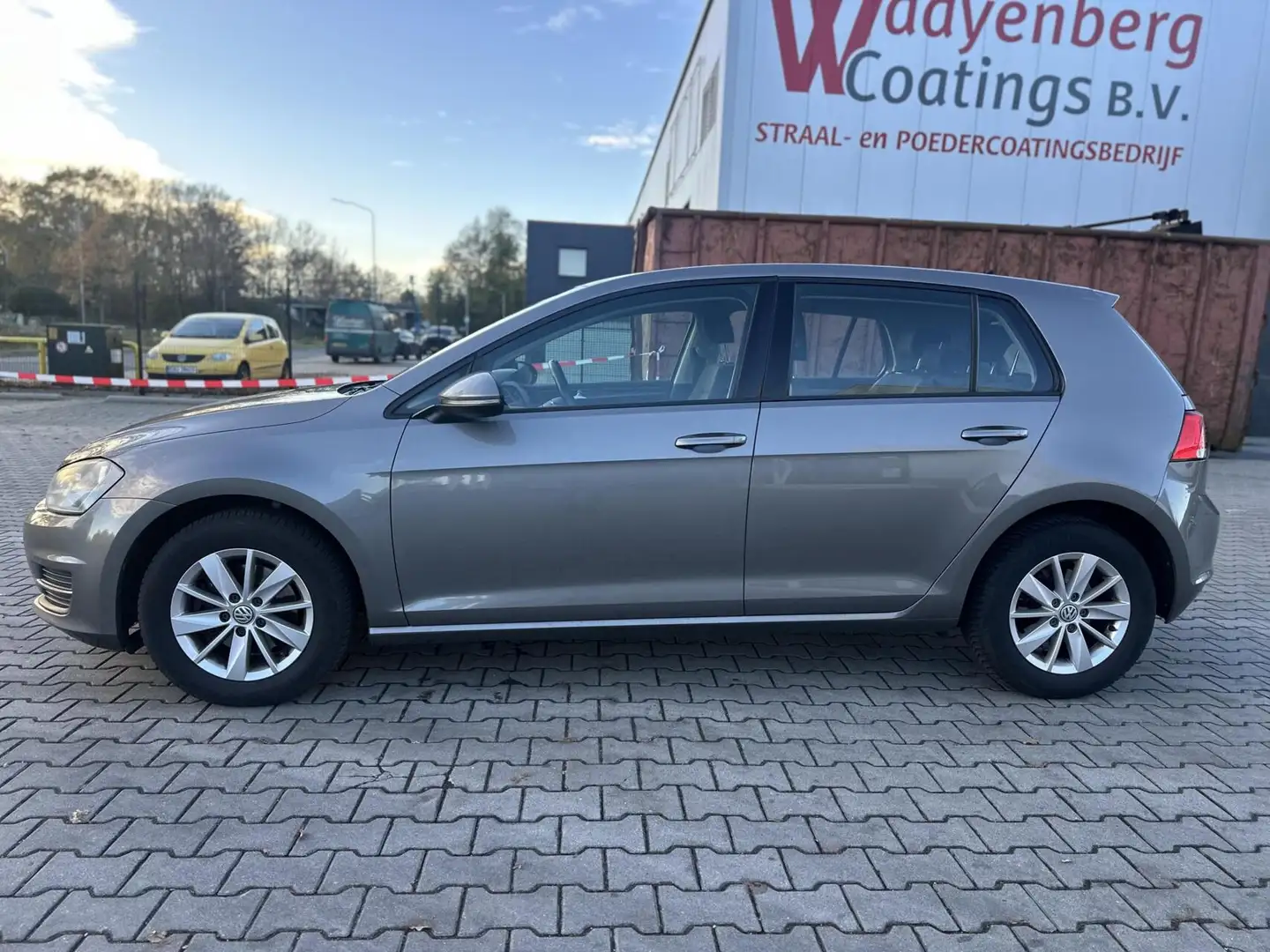 Volkswagen Golf 1.2 TSI Comfortline CRUISE AIRCO NAVI 2XSLEU Grijs - 2