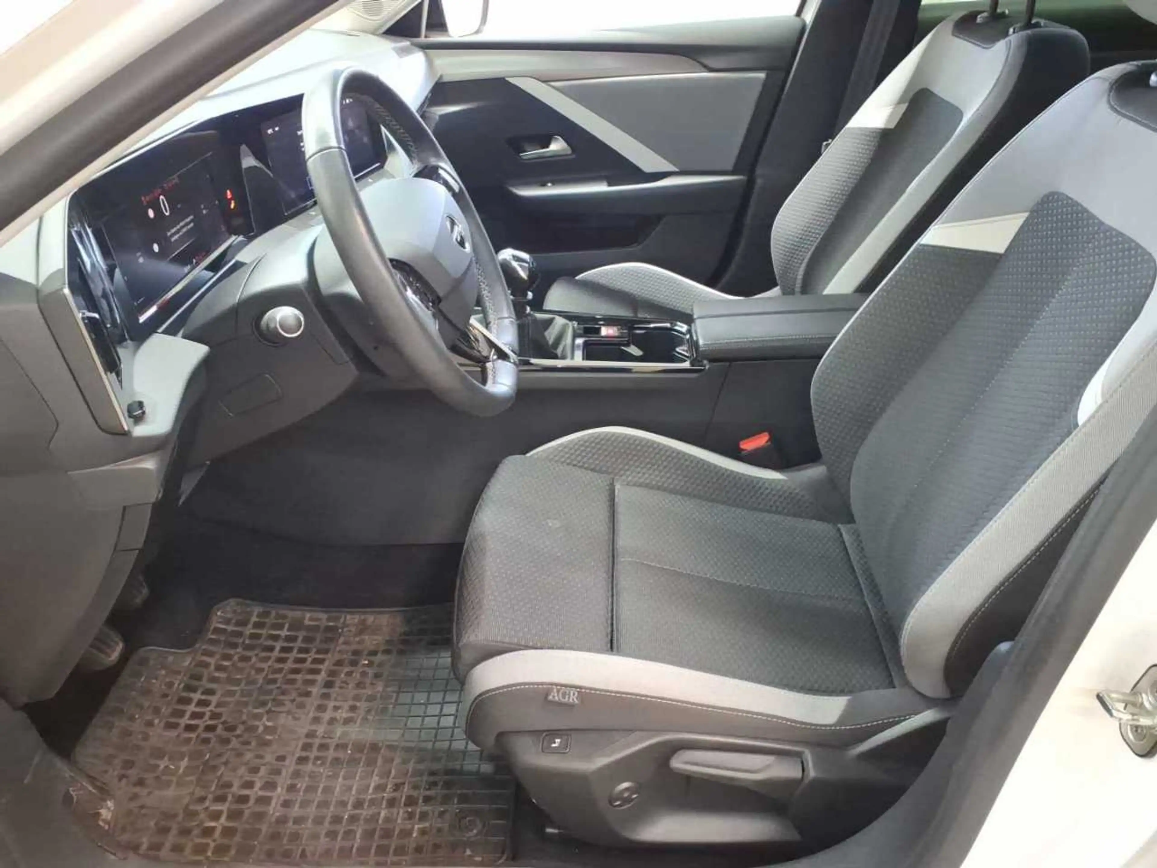 Opel Astra Astra 1.2 Turbo Business Edition Navi — photo 7