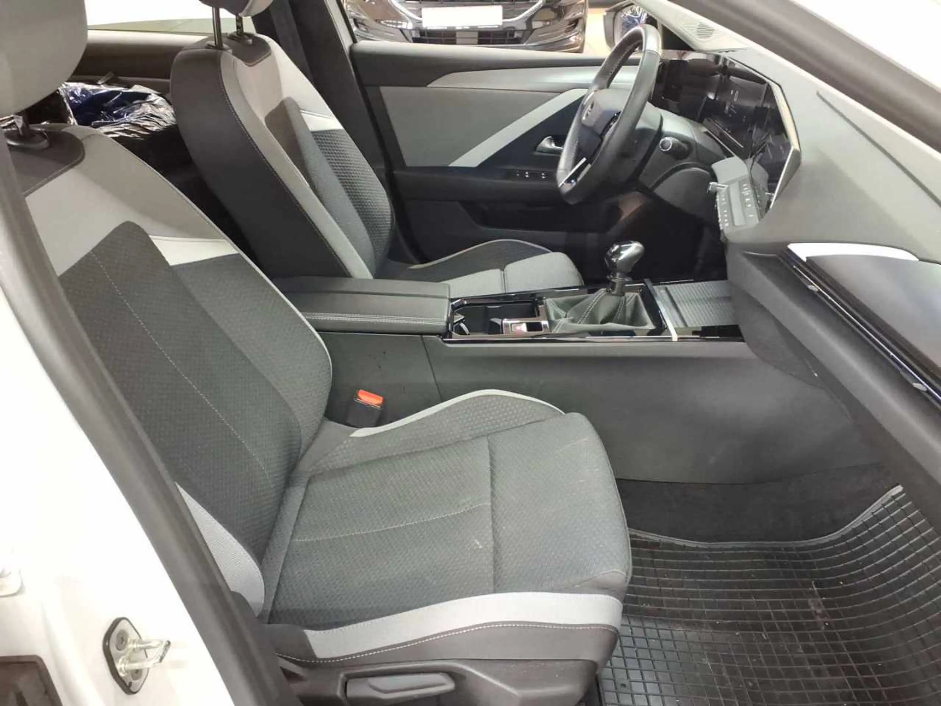 Opel Astra Astra 1.2 Turbo Business Edition Navi — photo 8