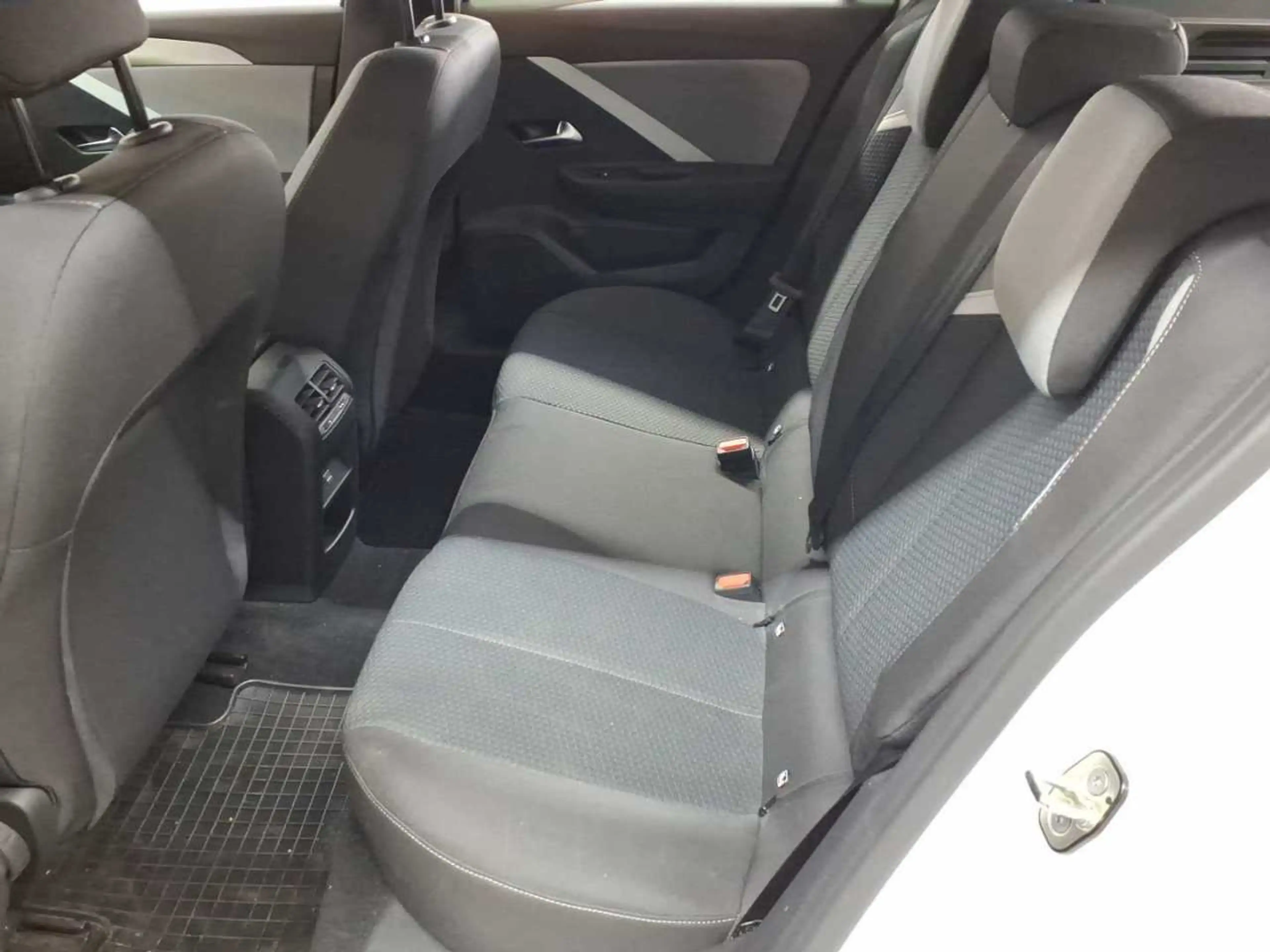 Opel Astra Astra 1.2 Turbo Business Edition Navi — photo 13