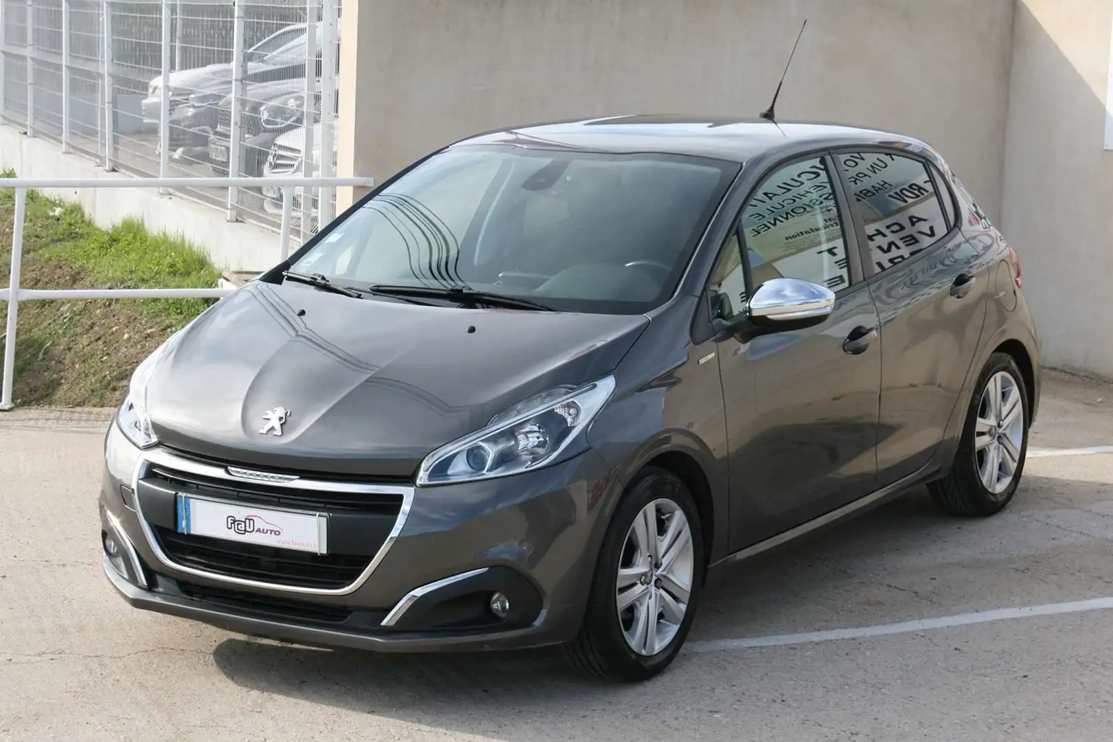 Peugeot 208 1.2 PURETECH 82CH STYLE 5P Gris - 1