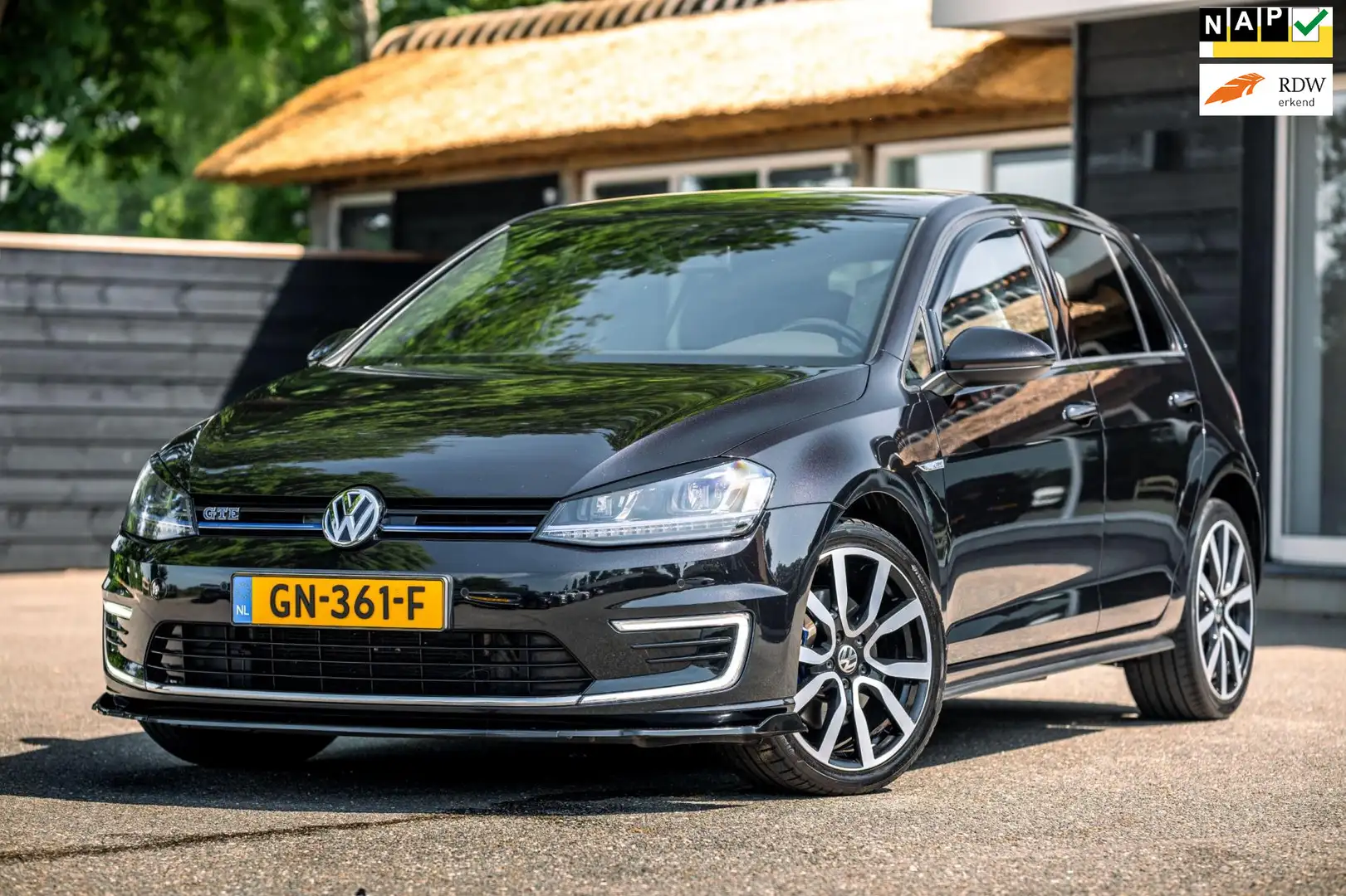 Volkswagen Golf GTE 1.4 TSI NL-Auto I NAP I Sportstoelen I Climate I C Zwart - 1