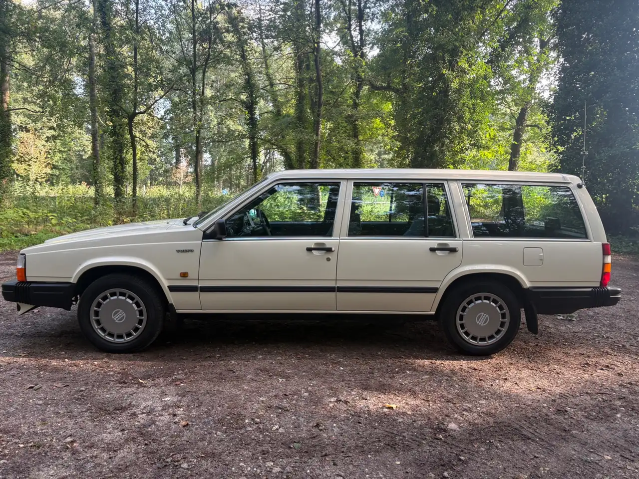 VOLVO 745-883 GI Slechts 54.000 km in perfecte sta, foto 5