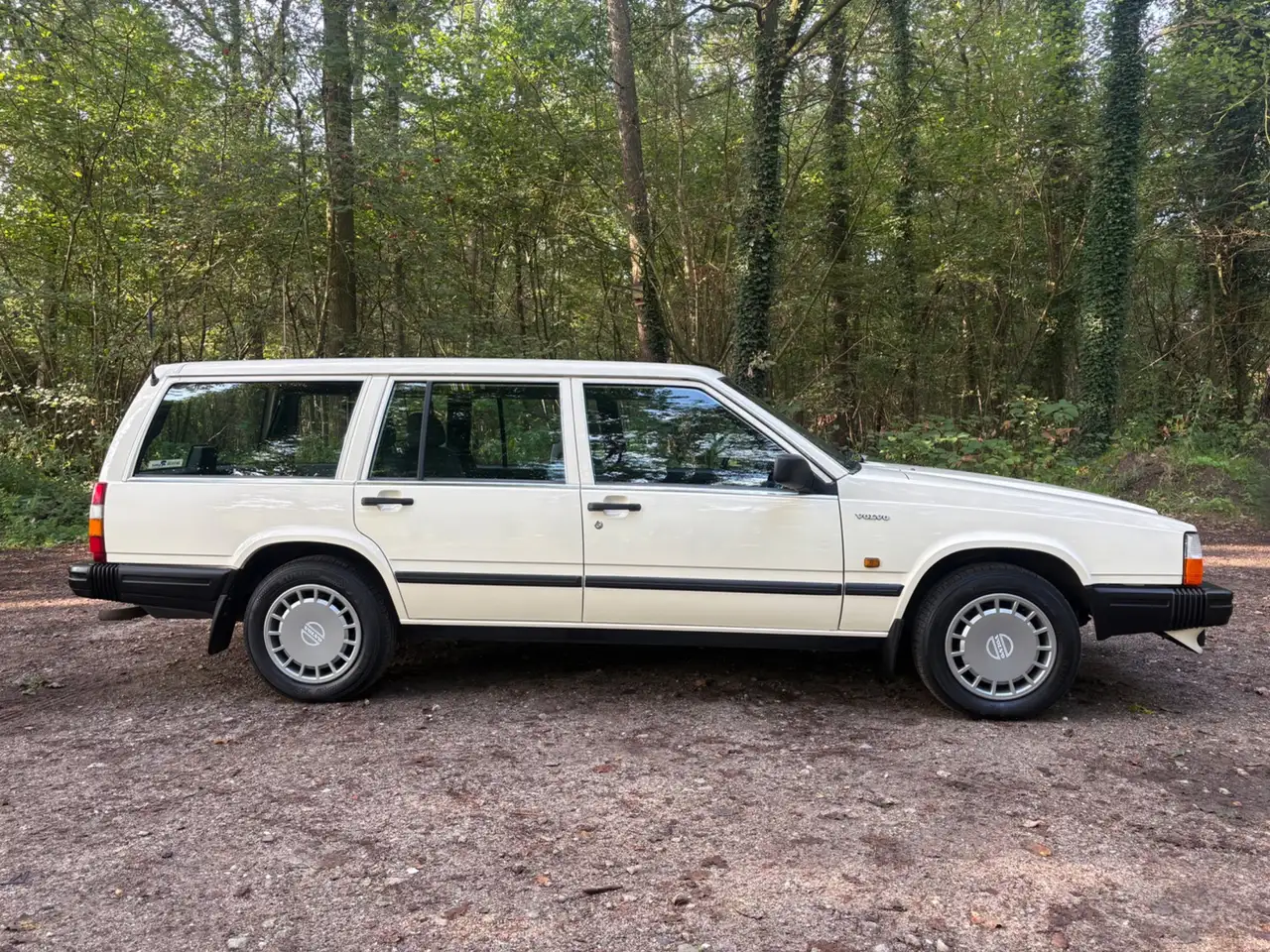 VOLVO 745-883 GI Slechts 54.000 km in perfecte sta, foto 2