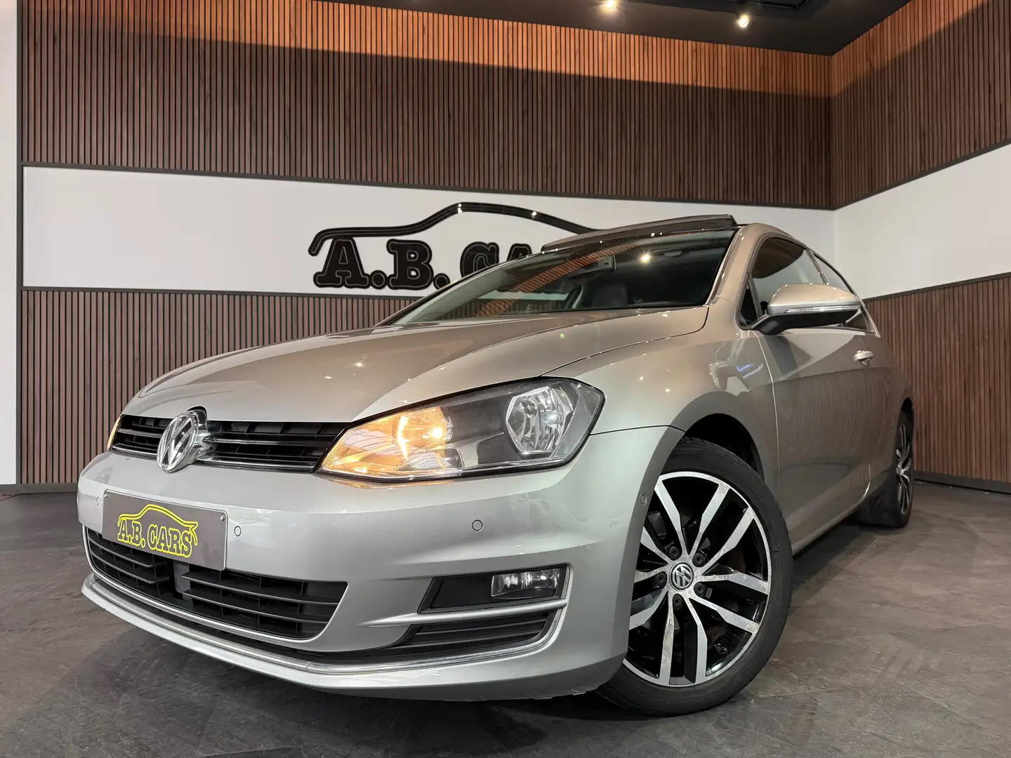 Volkswagen Golf 7 1.2 TSI Highline AUTOMATIQUE *GARANTIE 12MOIS* Gris - 1