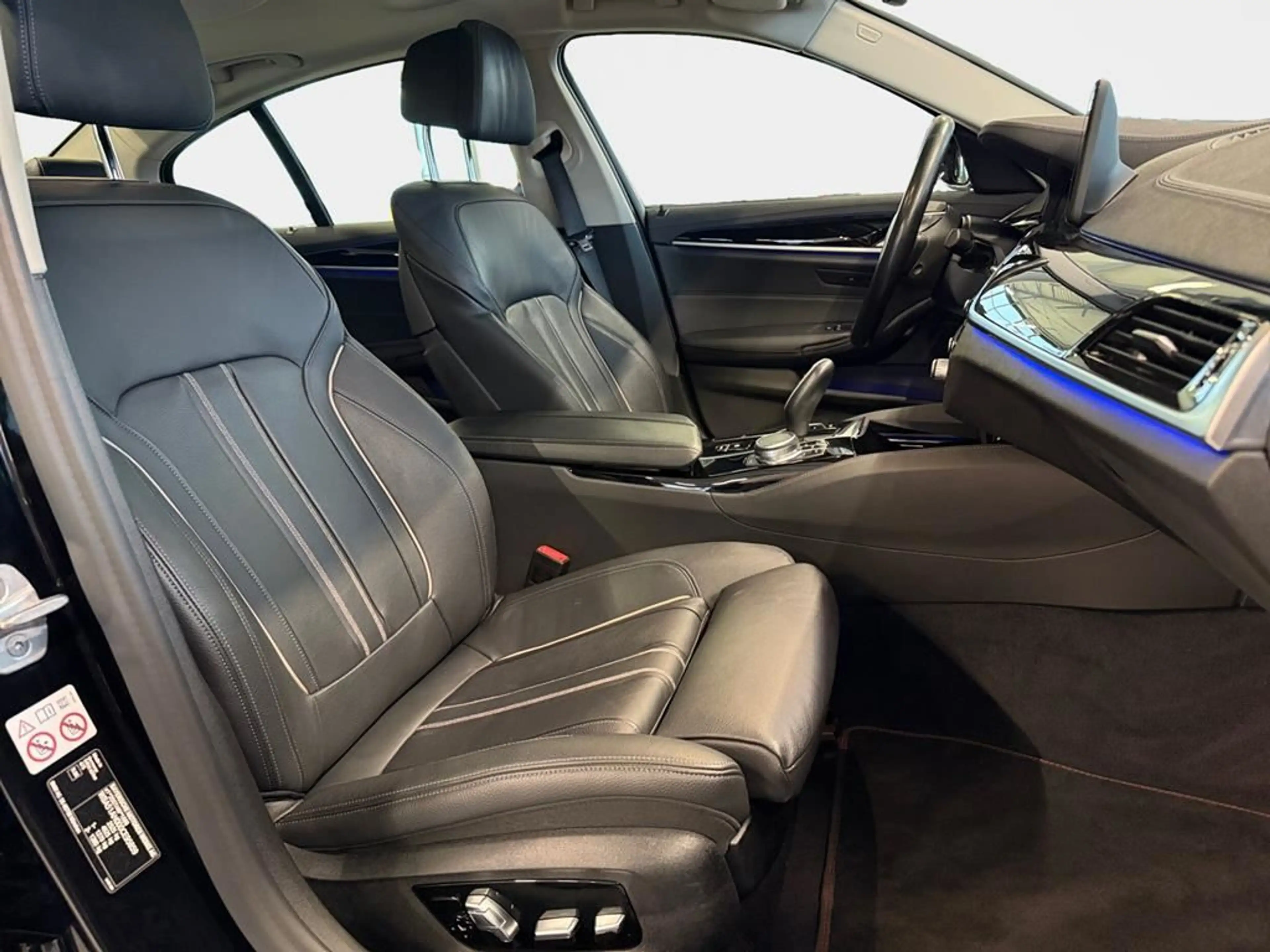 BMW 540 Luxury Line — photo 14