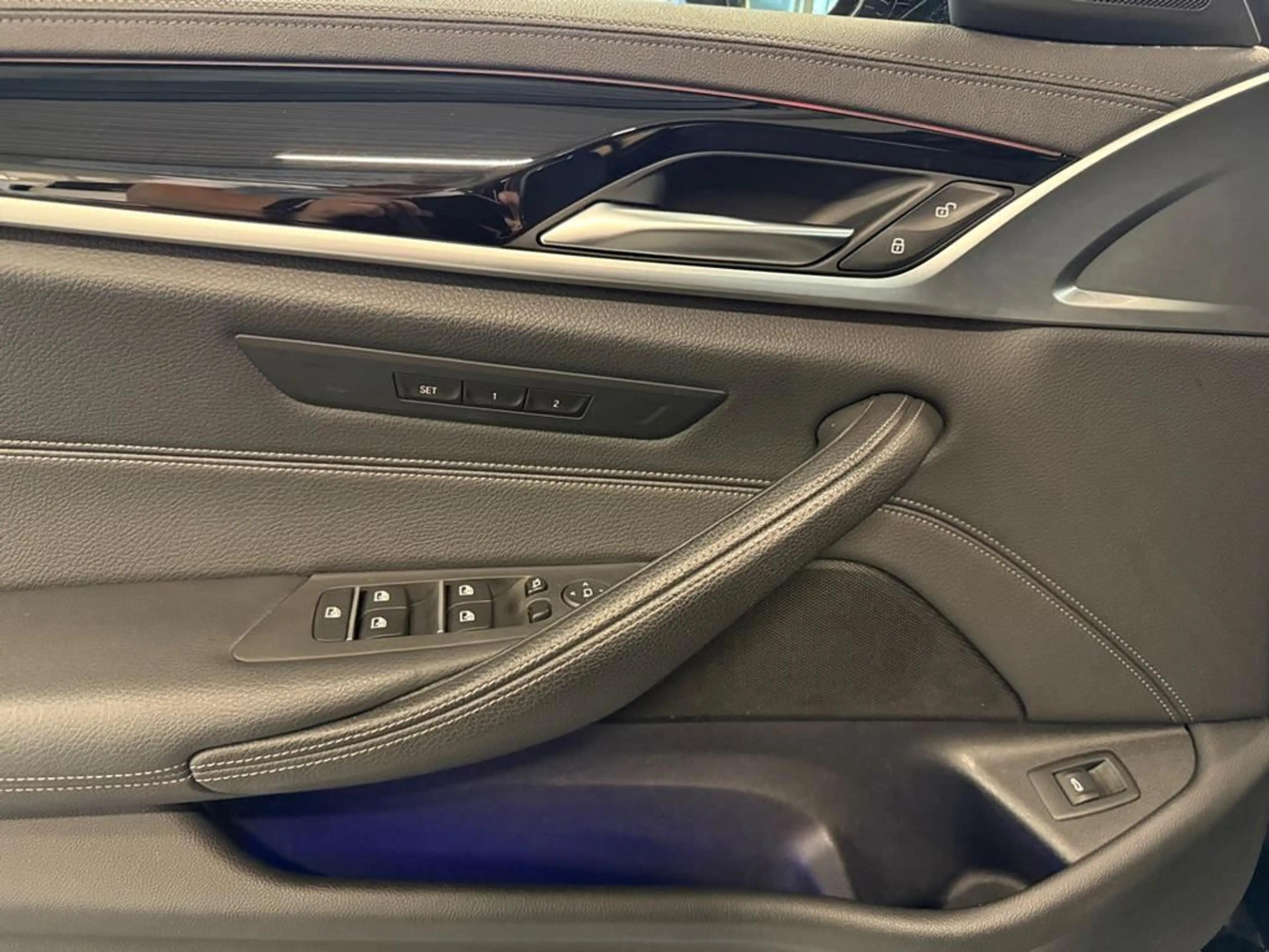 BMW 540 Luxury Line — photo 9