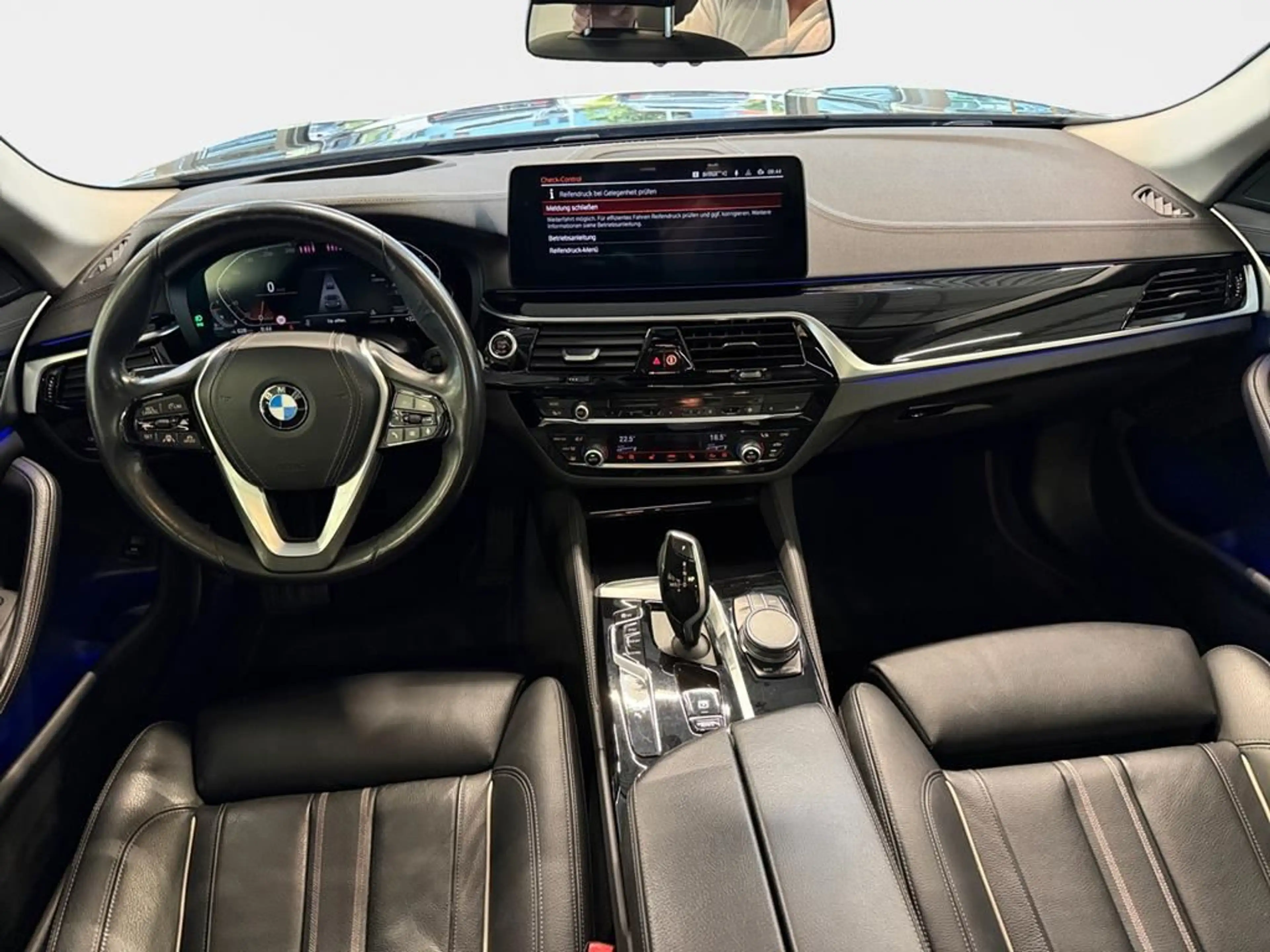 BMW 540 Luxury Line — photo 12