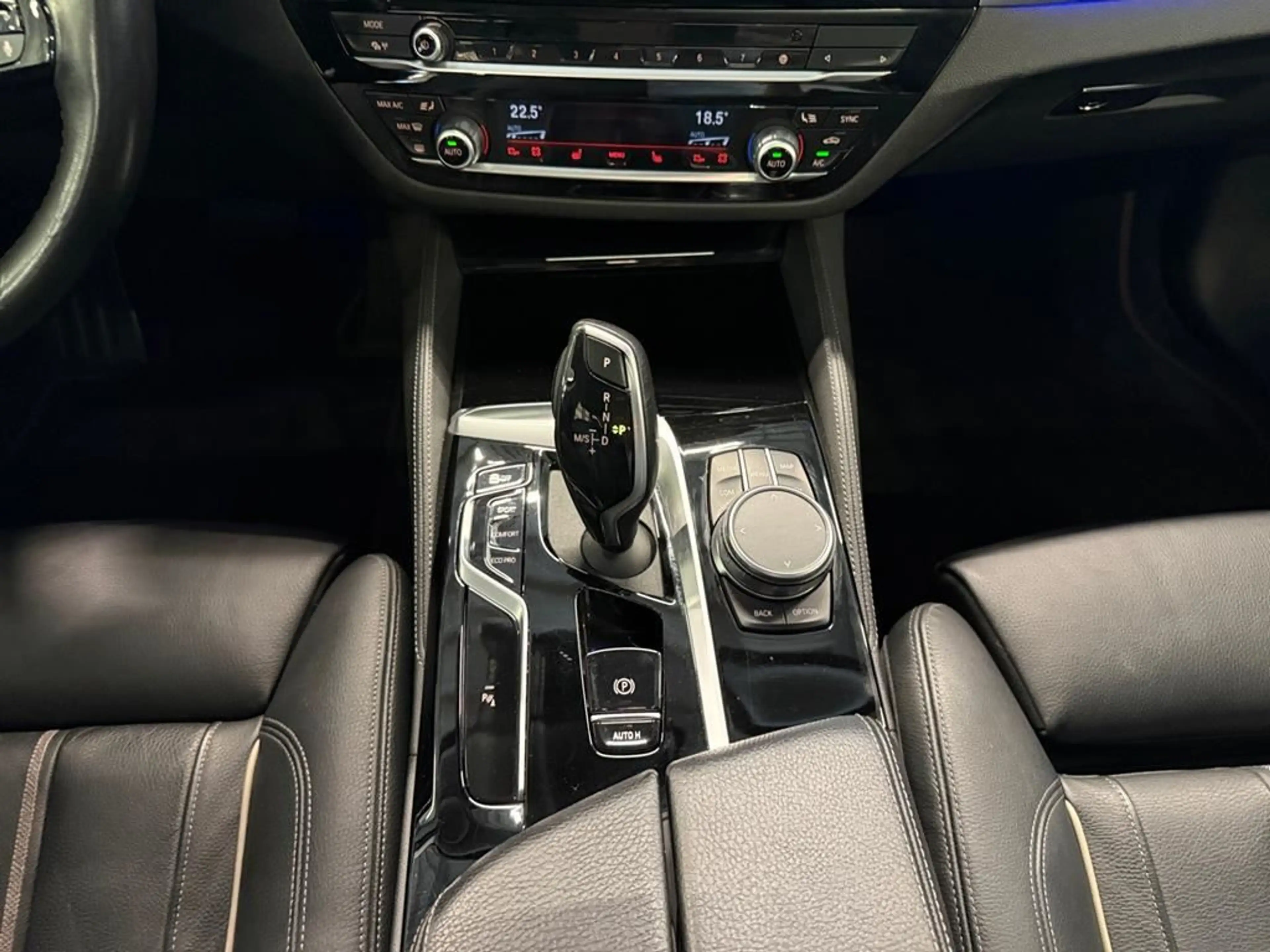 BMW 540 Luxury Line — photo 11
