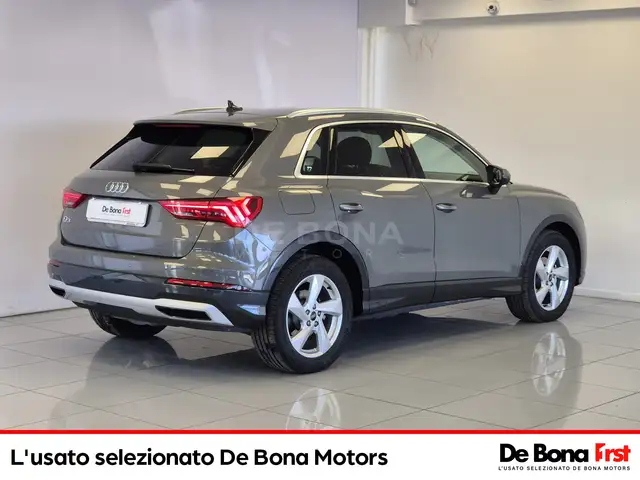 Audi Q3 view 4