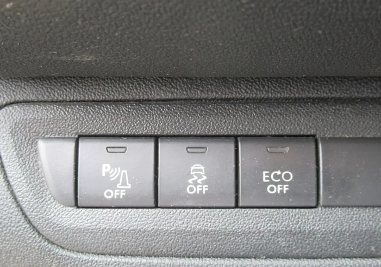 Peugeot 208 208 — photo 13