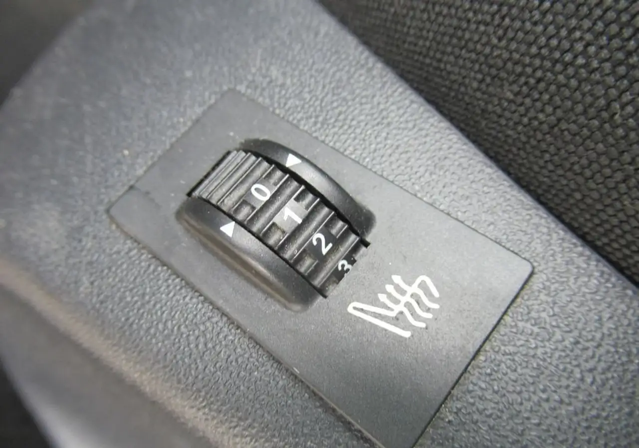 Peugeot 208 208 — photo 12