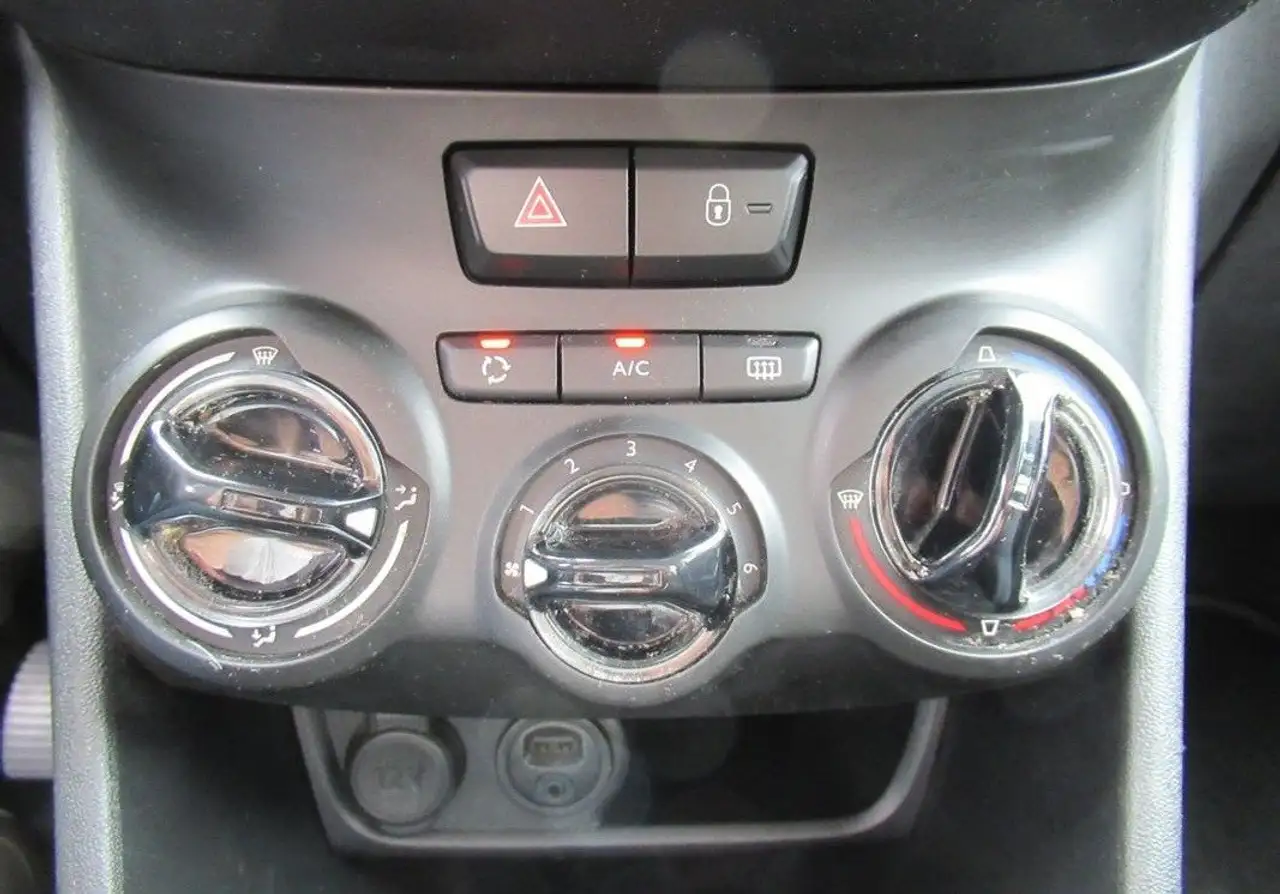Peugeot 208 208 — photo 17