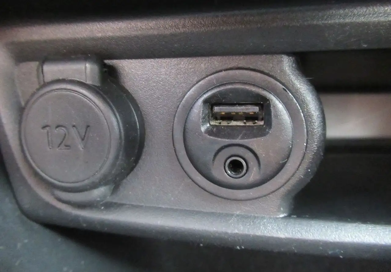 Peugeot 208 208 — photo 18