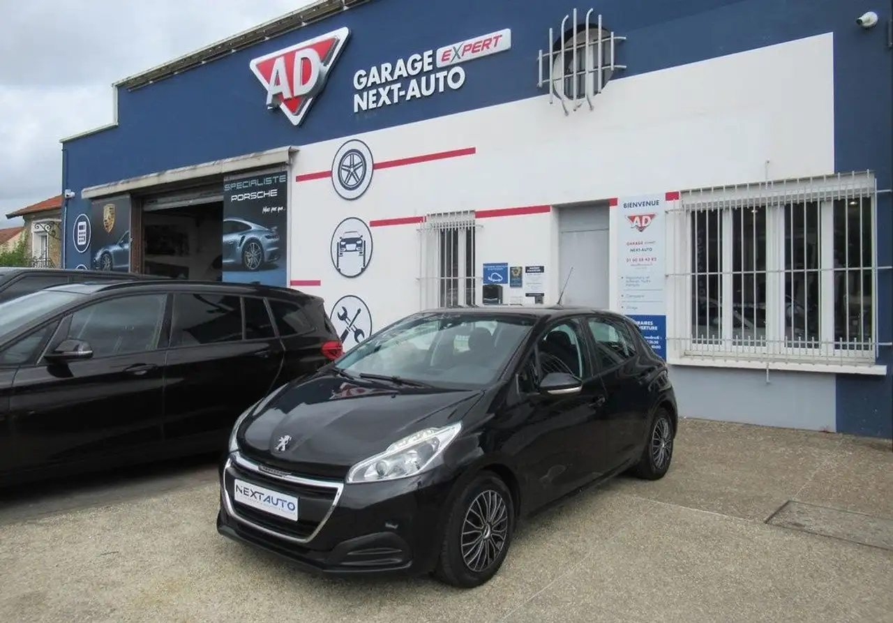Peugeot 208 208