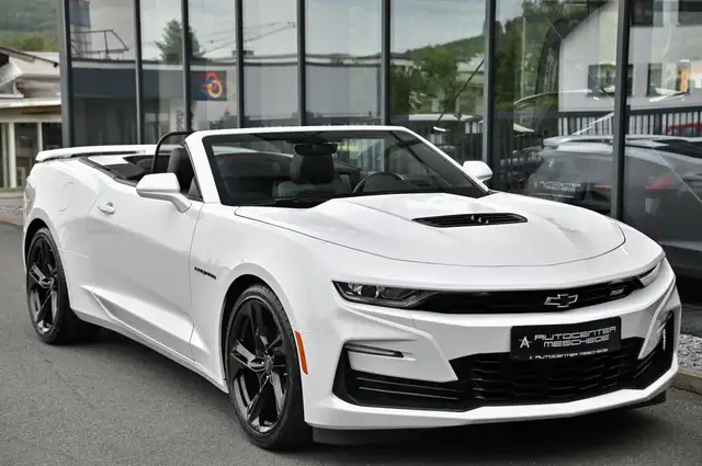 Chevrolet Camaro view 3