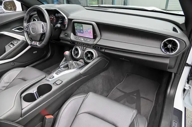 Chevrolet Camaro view 10