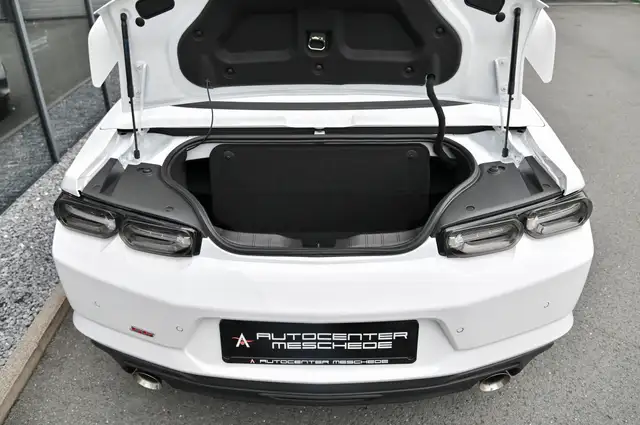 Chevrolet Camaro view 8