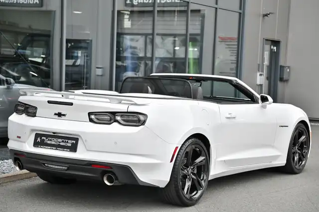 Chevrolet Camaro view 4