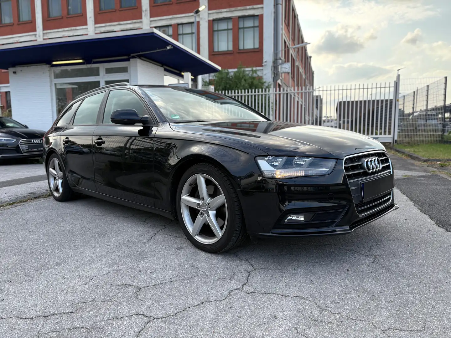 Audi A4 Ambition  LEDER NAVI EURO5 TÜV AU NEU TOP Schwarz - 2