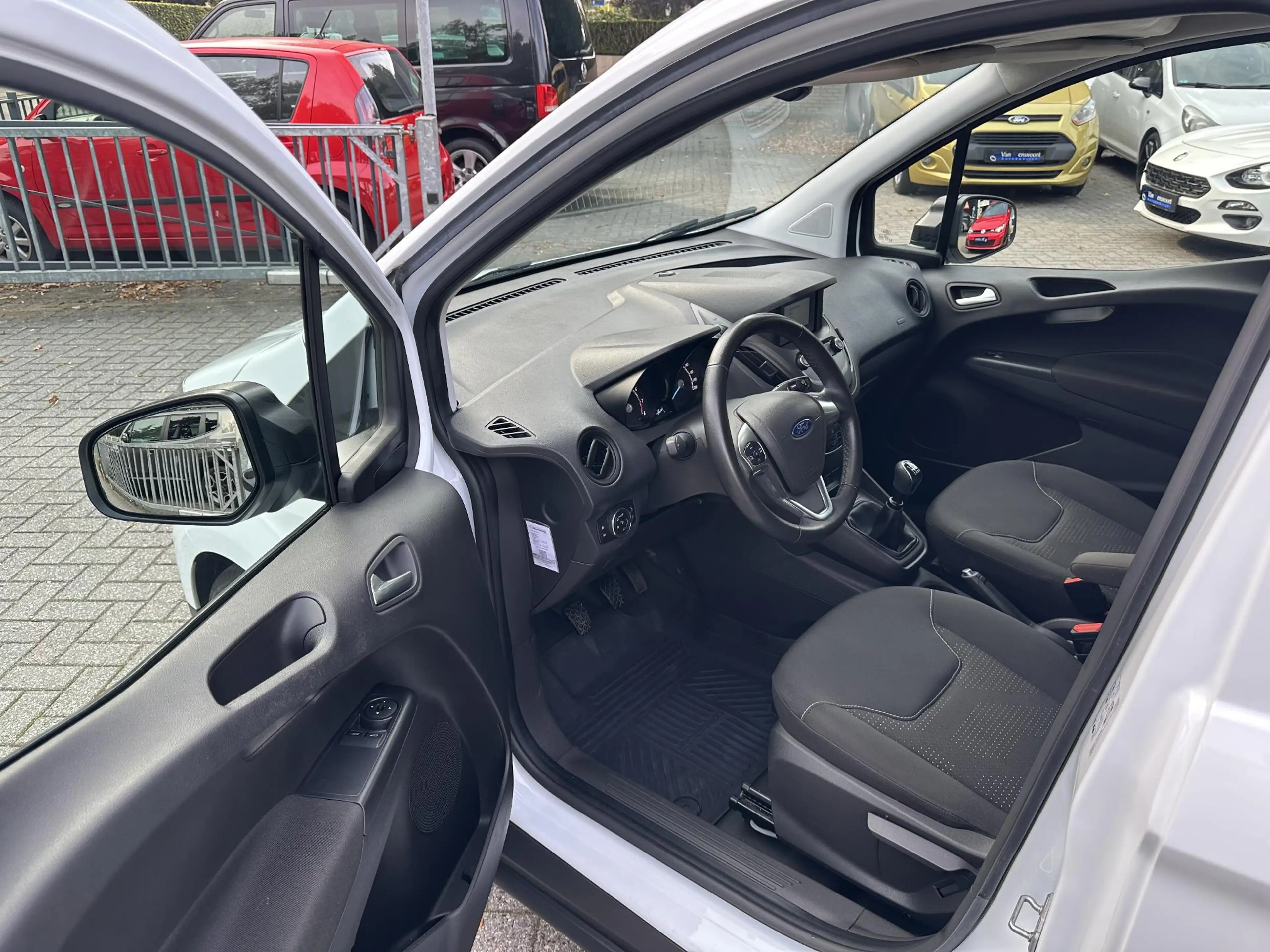 Ford Transit Courier 1.0 EcoBoost 100PK Trend NweDistributie|Navi|CarPl — photo 17