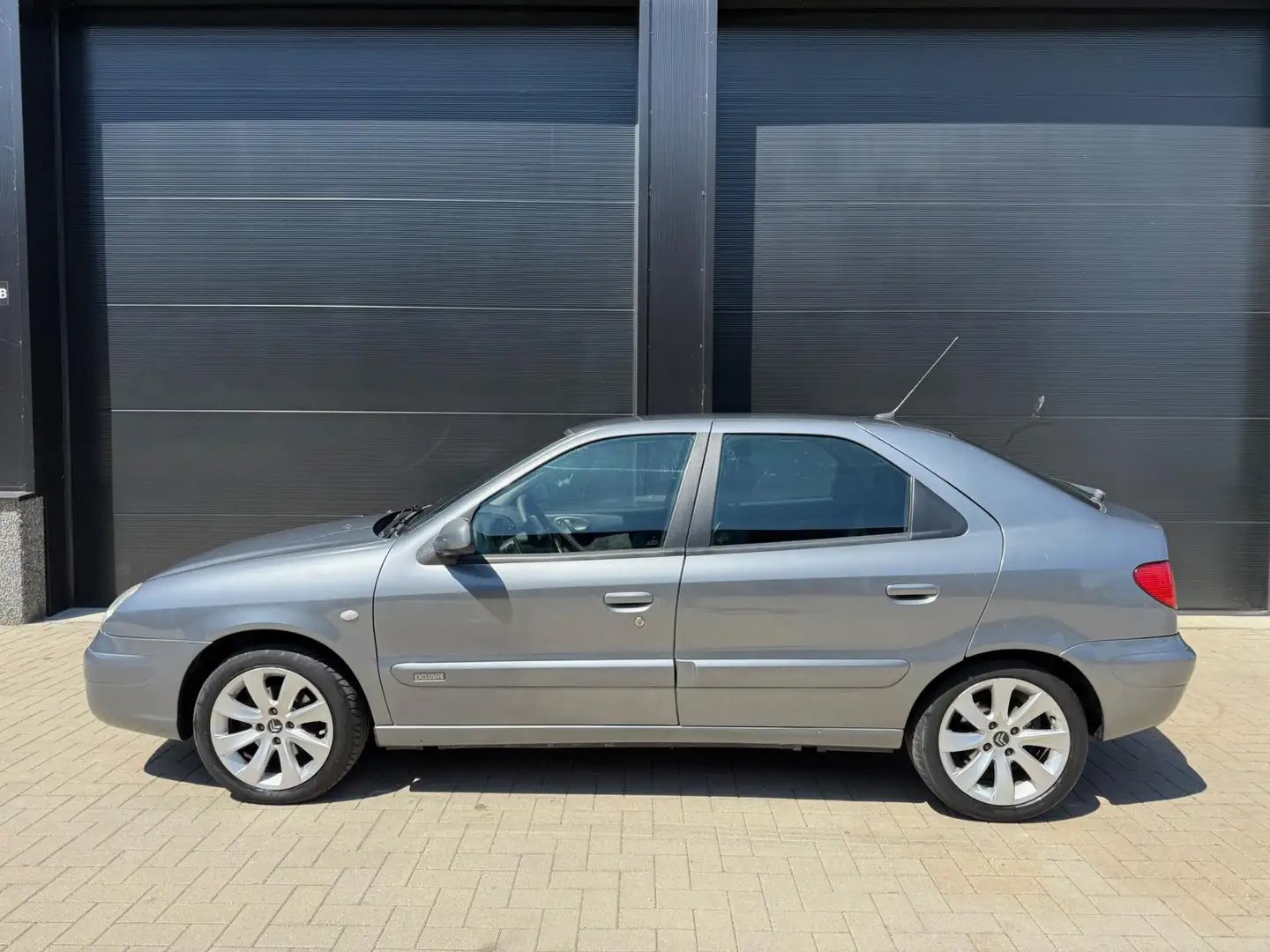 Citroen Xsara 1.6i-16V Ligne Prestige automaat airco nieuwe apk Grijs - 2