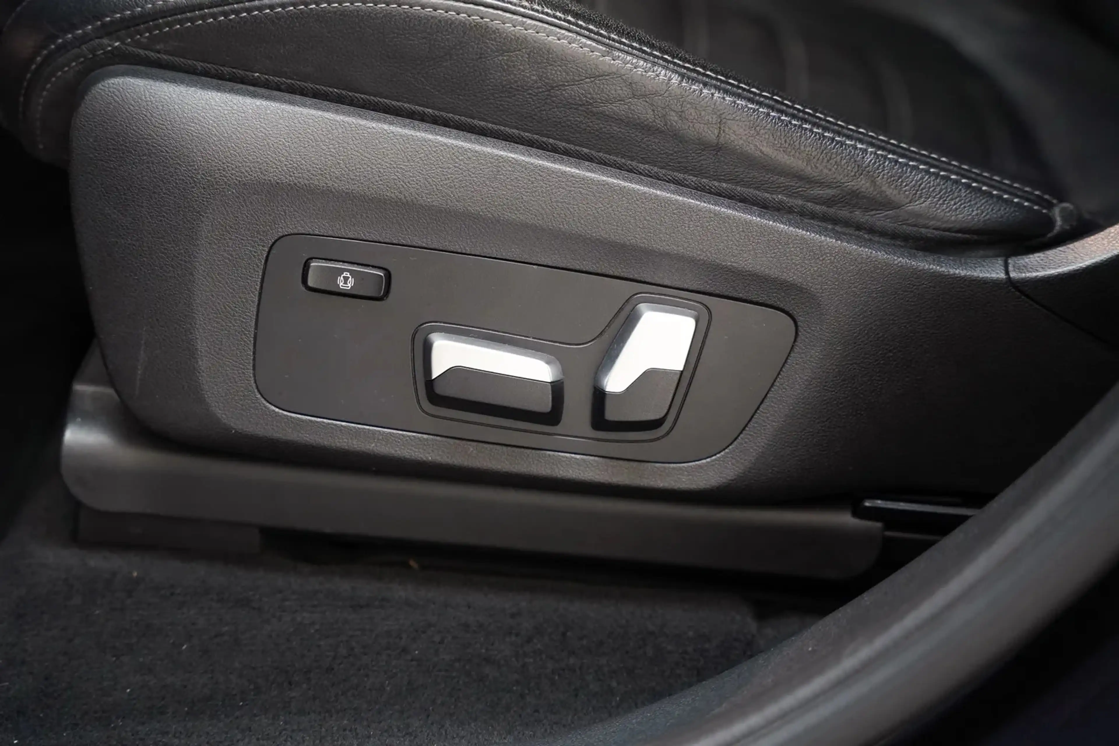 BMW X4 xDrive20i M Sport Shadow FACELIFT [ Panorama HUD M — photo 15