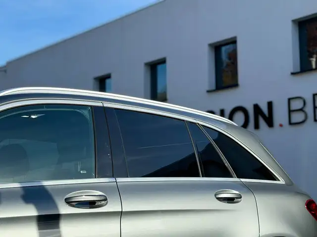 Mercedes-Benz GLC view 3
