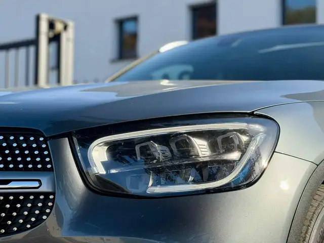 Mercedes-Benz GLC view 2