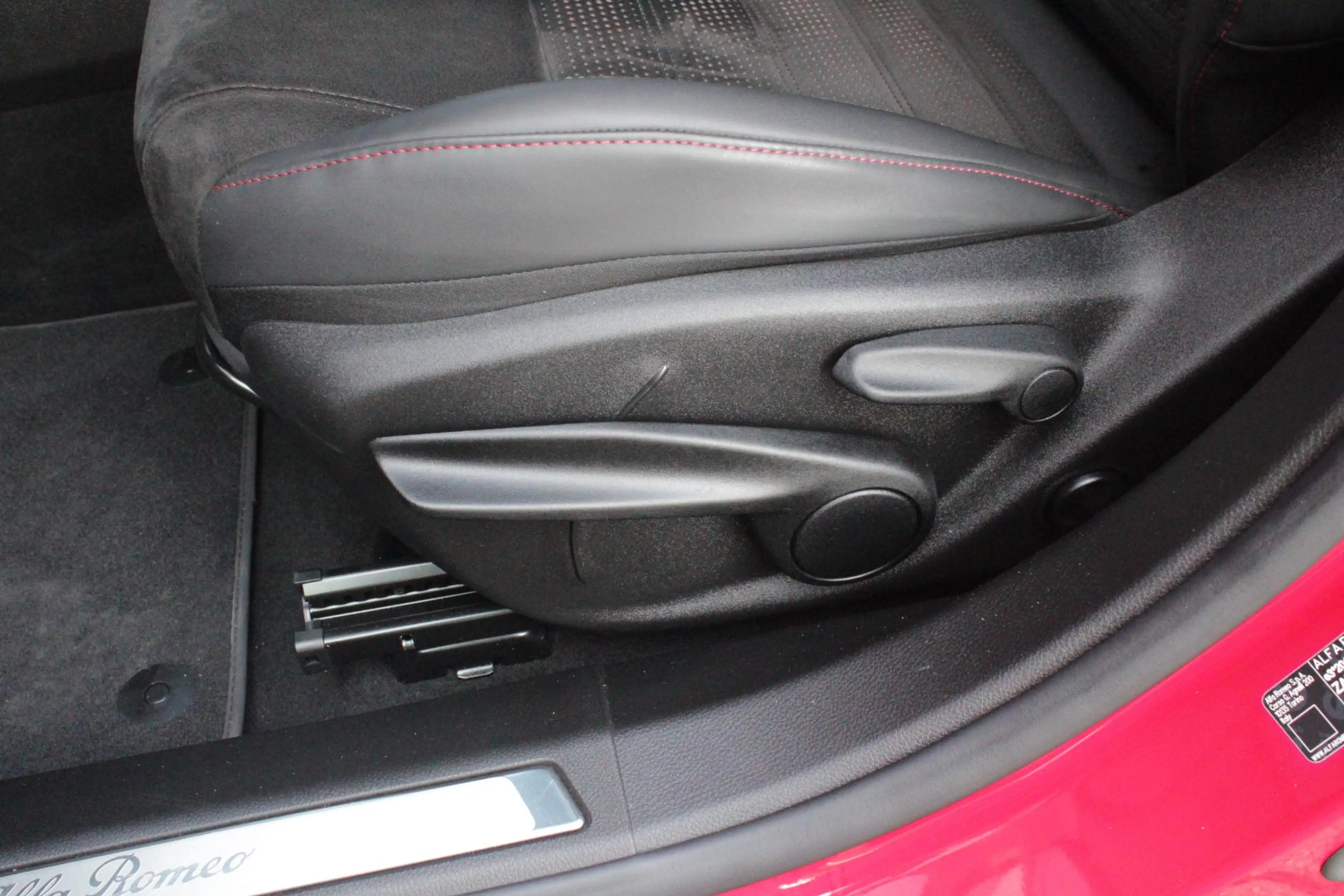 Alfa Romeo Tonale 1.5T 160PK Hybrid Veloce TECHNOLOGY PACK: PARKEERW — photo 46