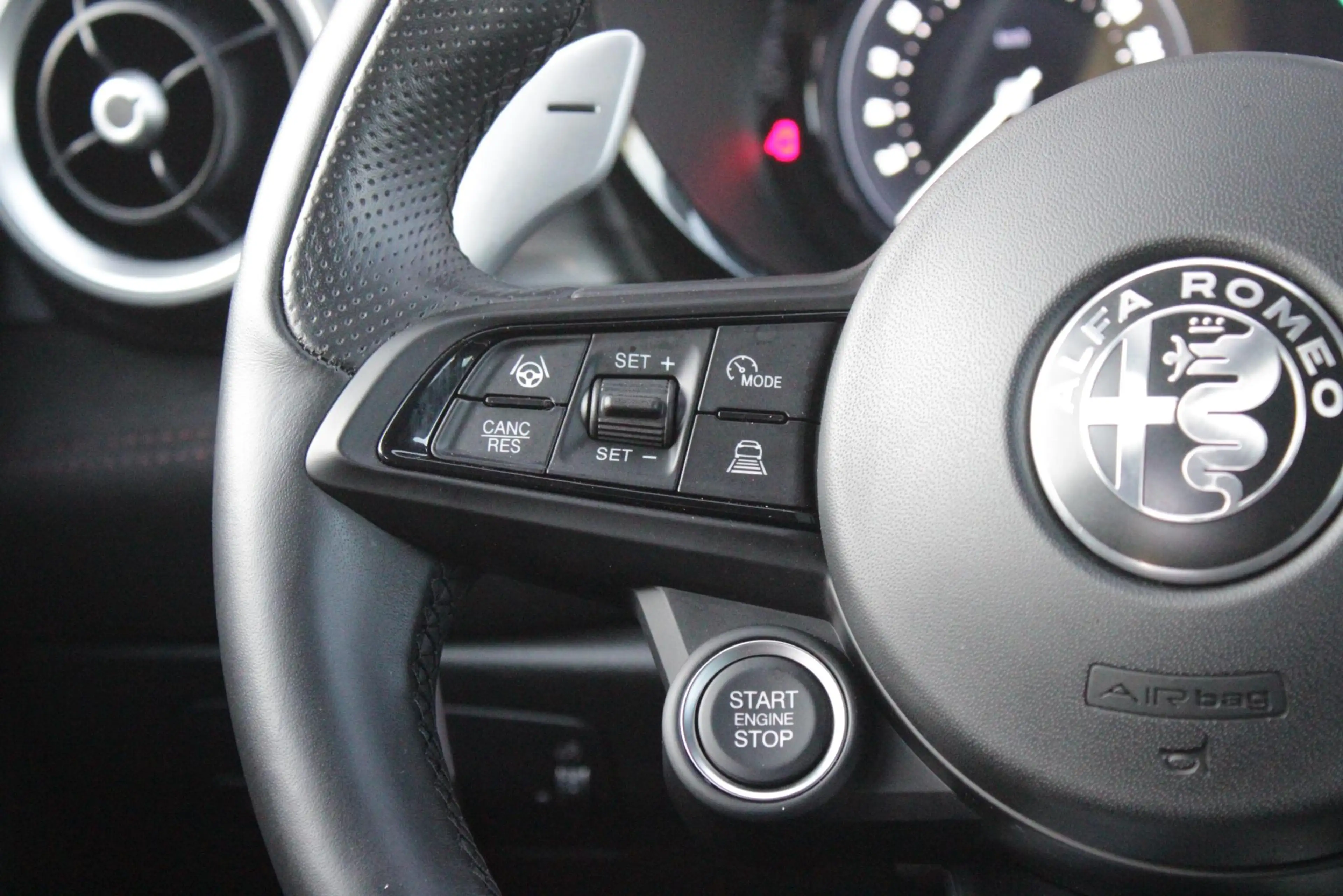 Alfa Romeo Tonale 1.5T 160PK Hybrid Veloce TECHNOLOGY PACK: PARKEERW — photo 38