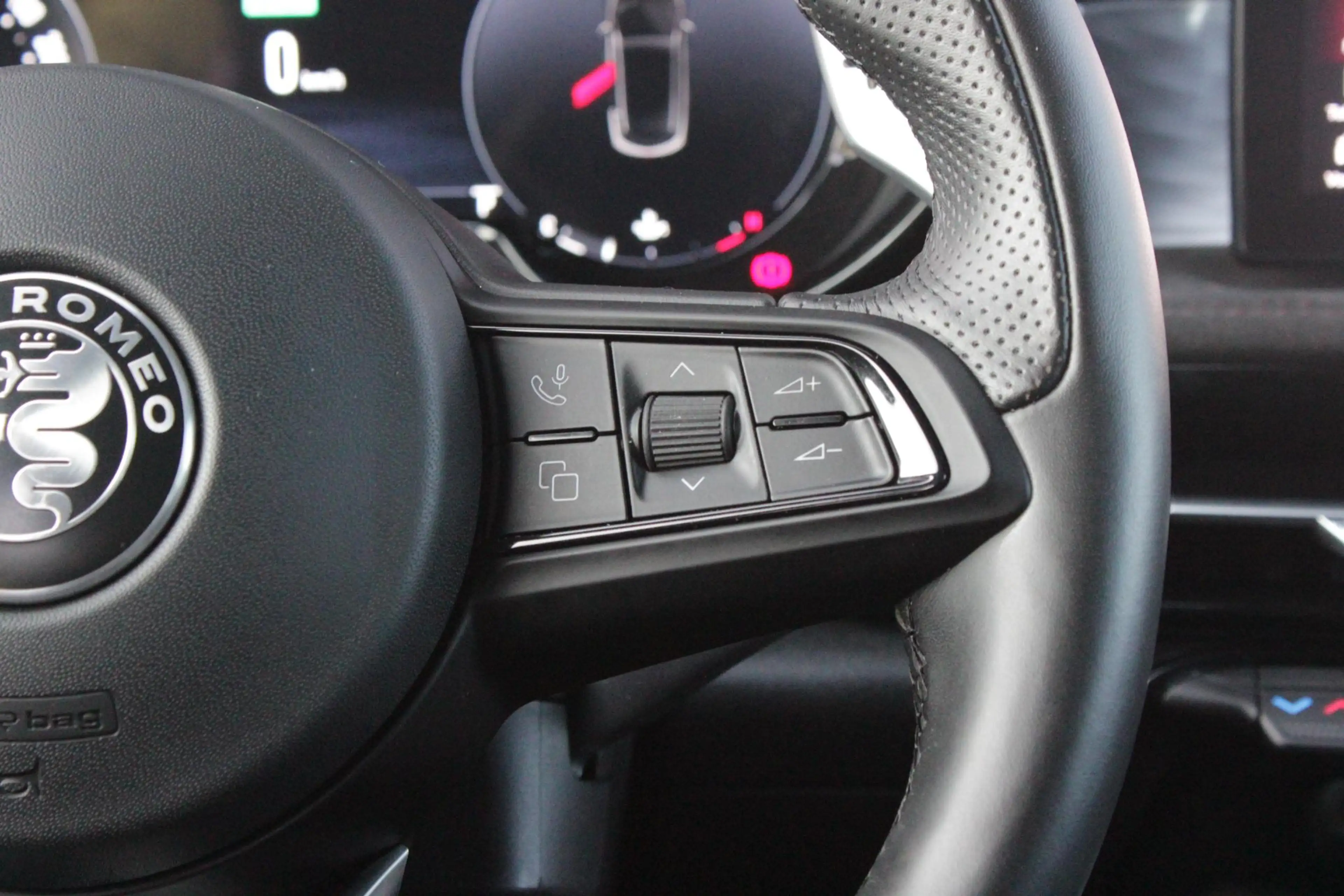 Alfa Romeo Tonale 1.5T 160PK Hybrid Veloce TECHNOLOGY PACK: PARKEERW — photo 16