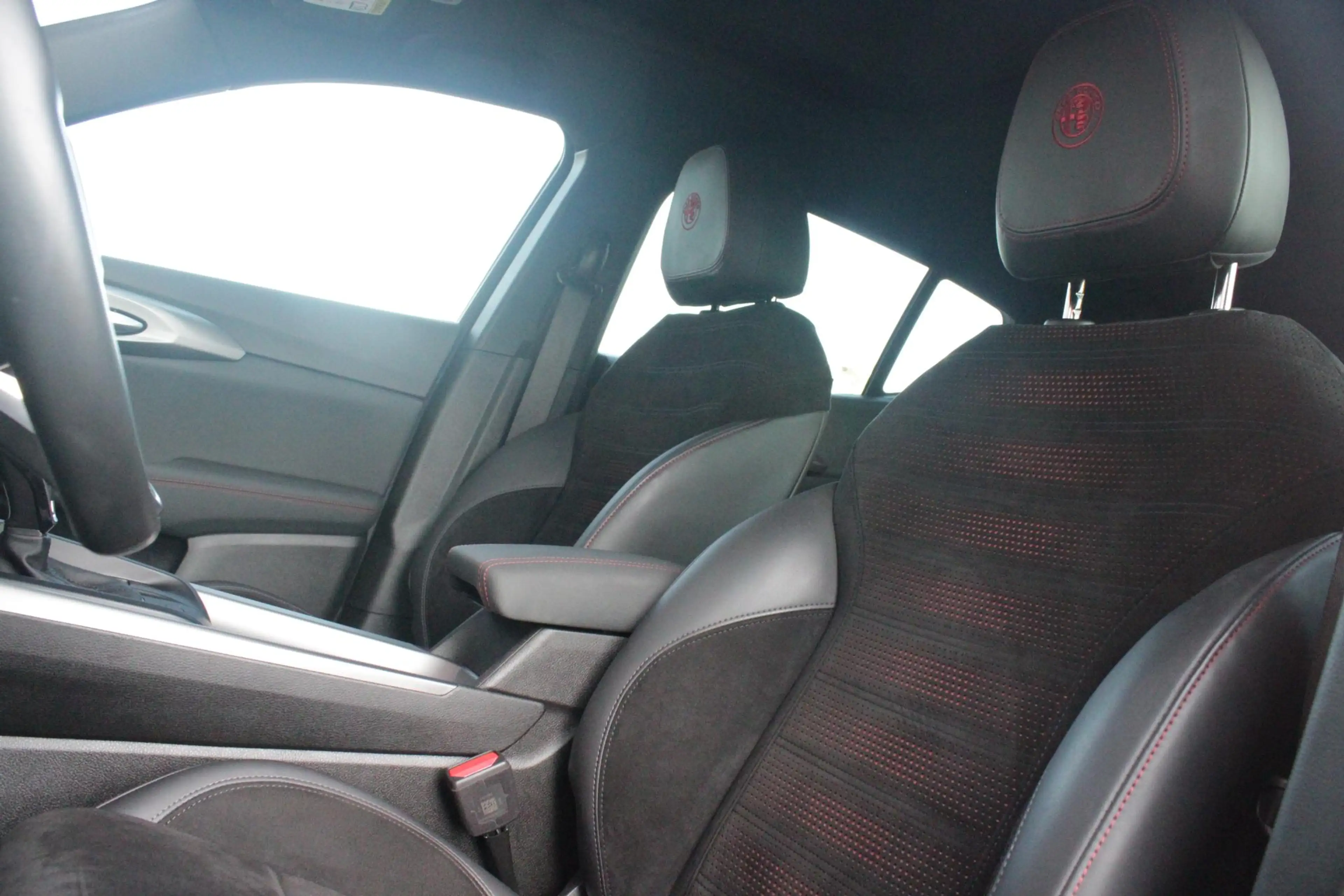 Alfa Romeo Tonale 1.5T 160PK Hybrid Veloce TECHNOLOGY PACK: PARKEERW — photo 37