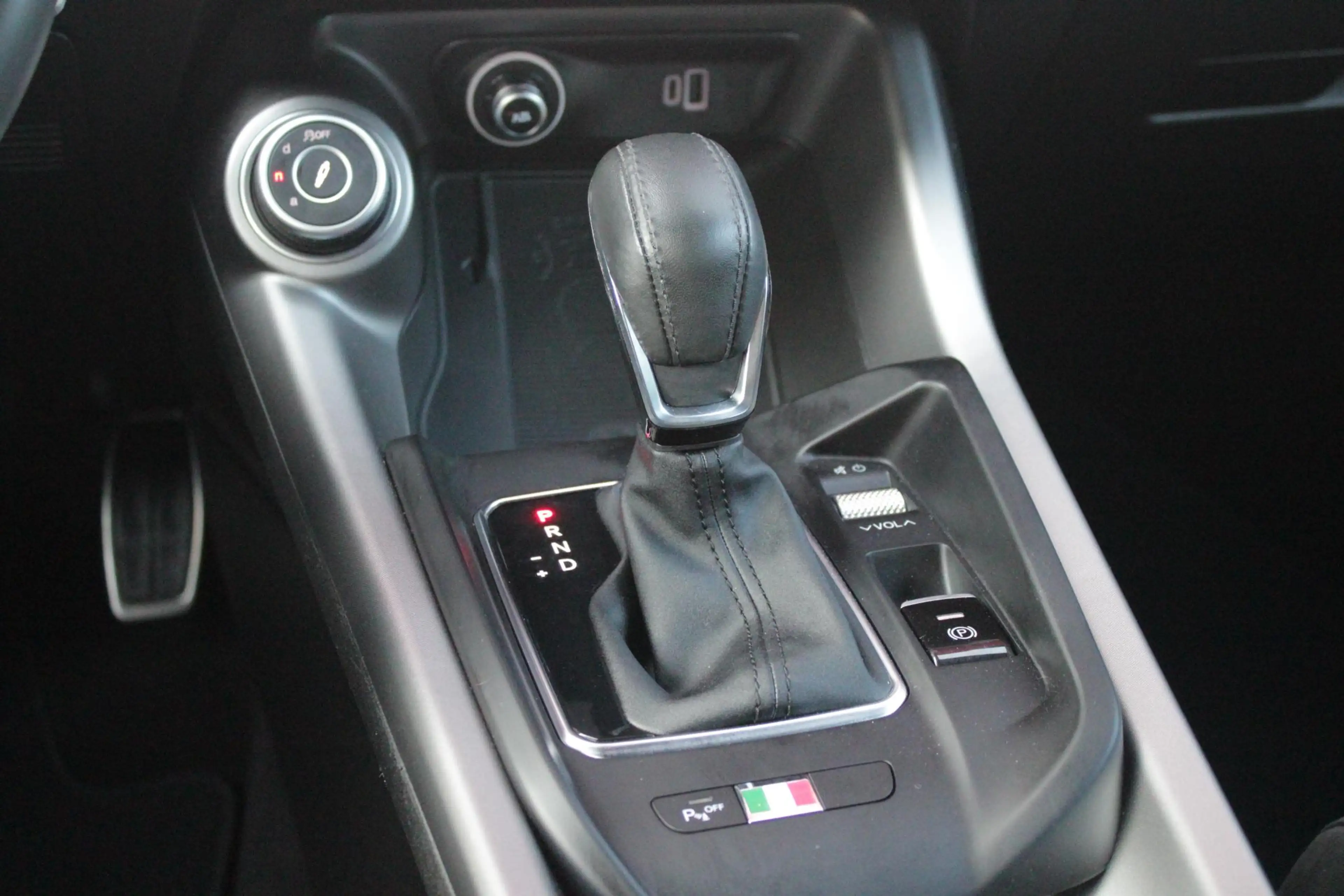 Alfa Romeo Tonale 1.5T 160PK Hybrid Veloce TECHNOLOGY PACK: PARKEERW — photo 15