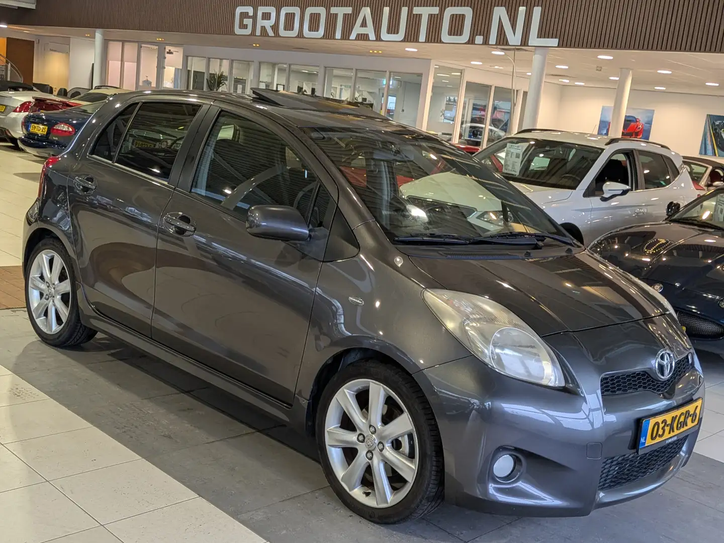 Toyota Yaris 1.8 VVTi TS Airco, Cruise Control, Schuif-/Kanteld Grau - 1