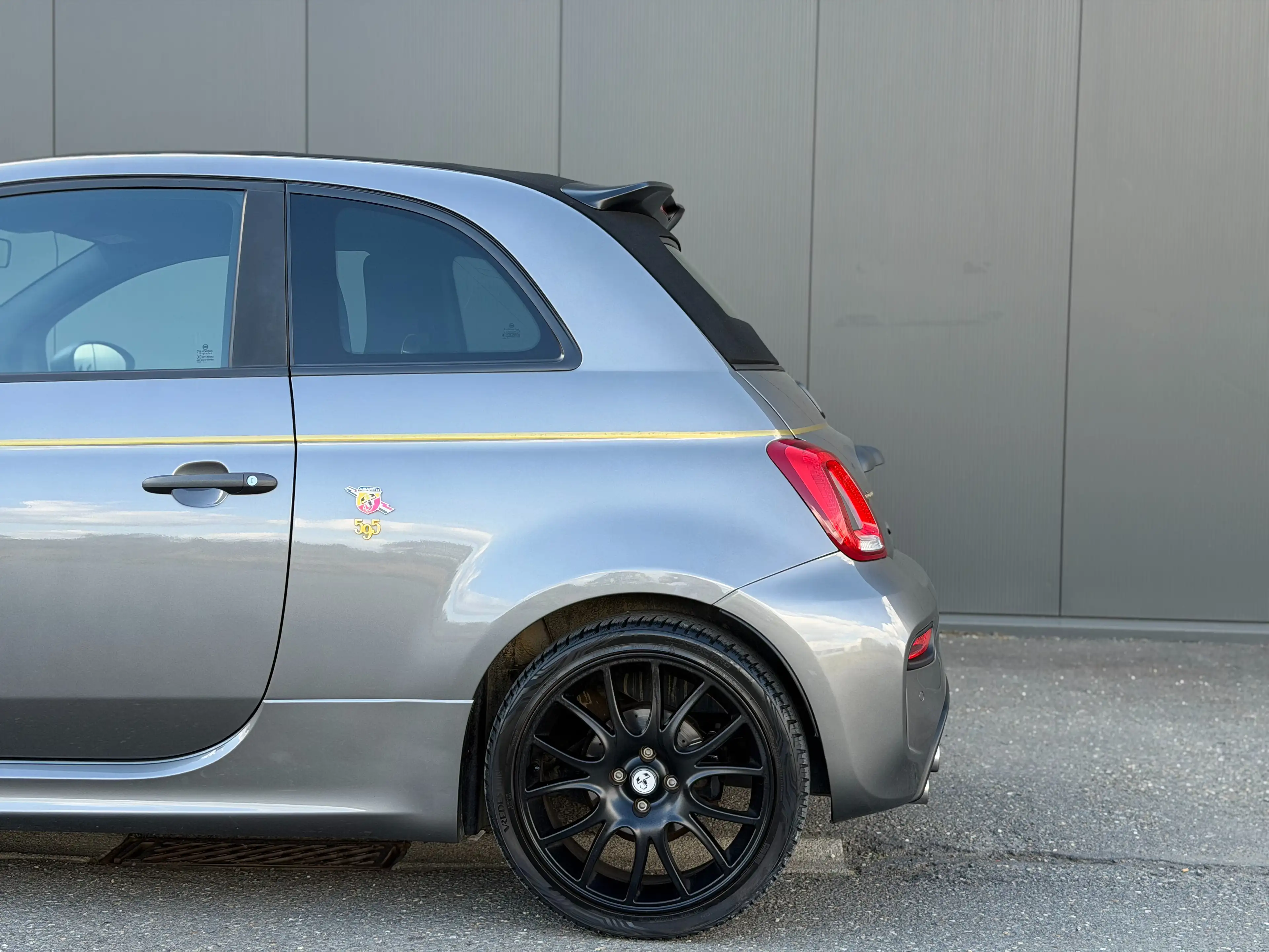 Abarth 595C 1.4T 165cv - Scorpioneoro Edition 1 of 2000 - Beats — photo 9