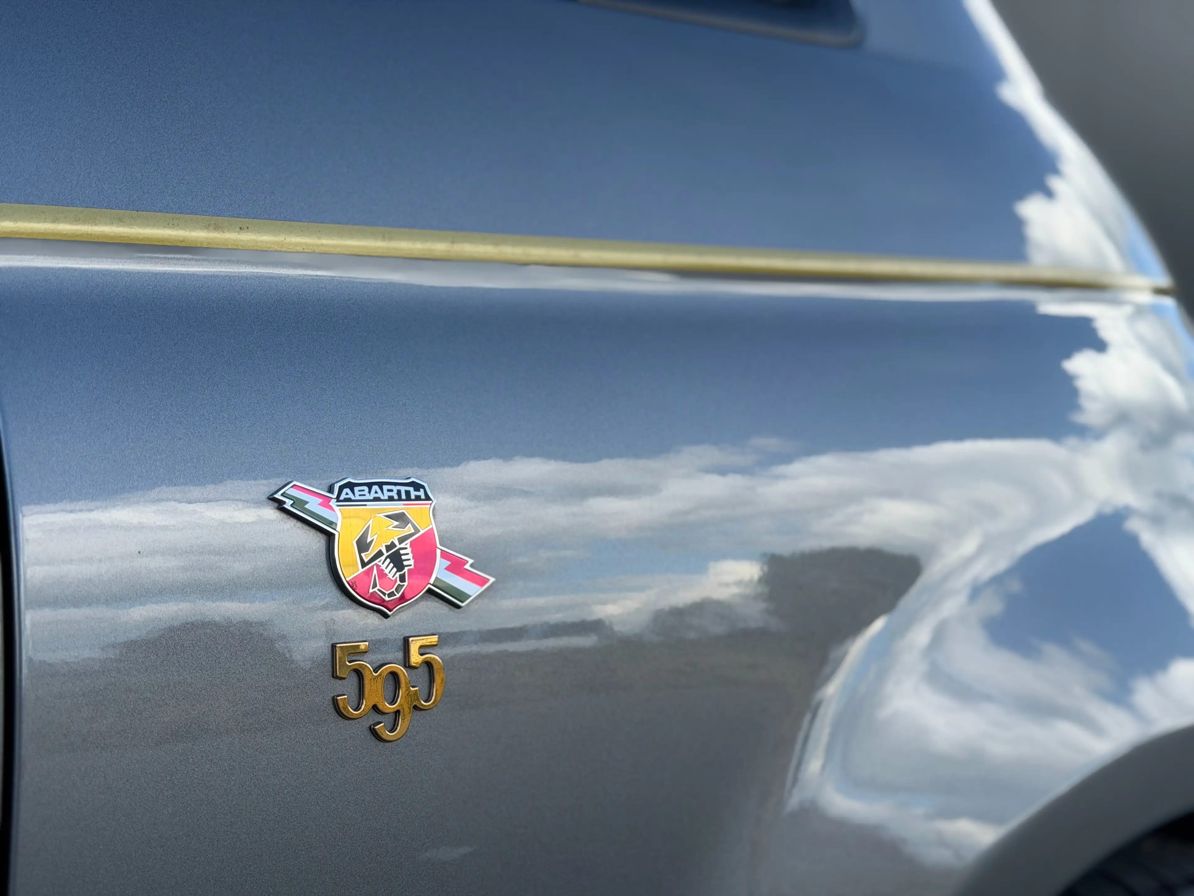 Abarth 595C 1.4T 165cv - Scorpioneoro Edition 1 of 2000 - Beats — photo 12
