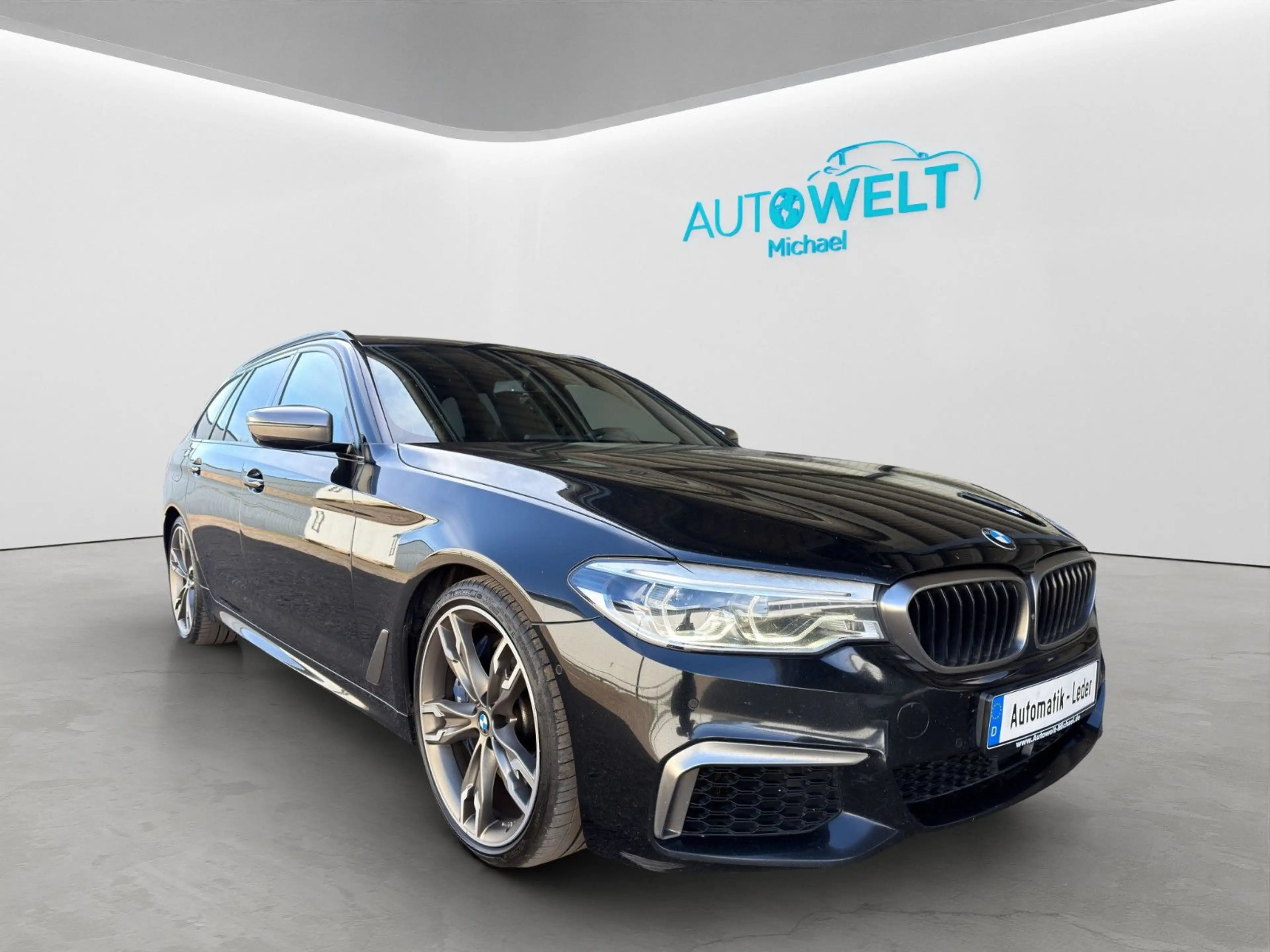 BMW 550 Touring 3.0d PANO APP LED H&K lück.Historie — photo 3